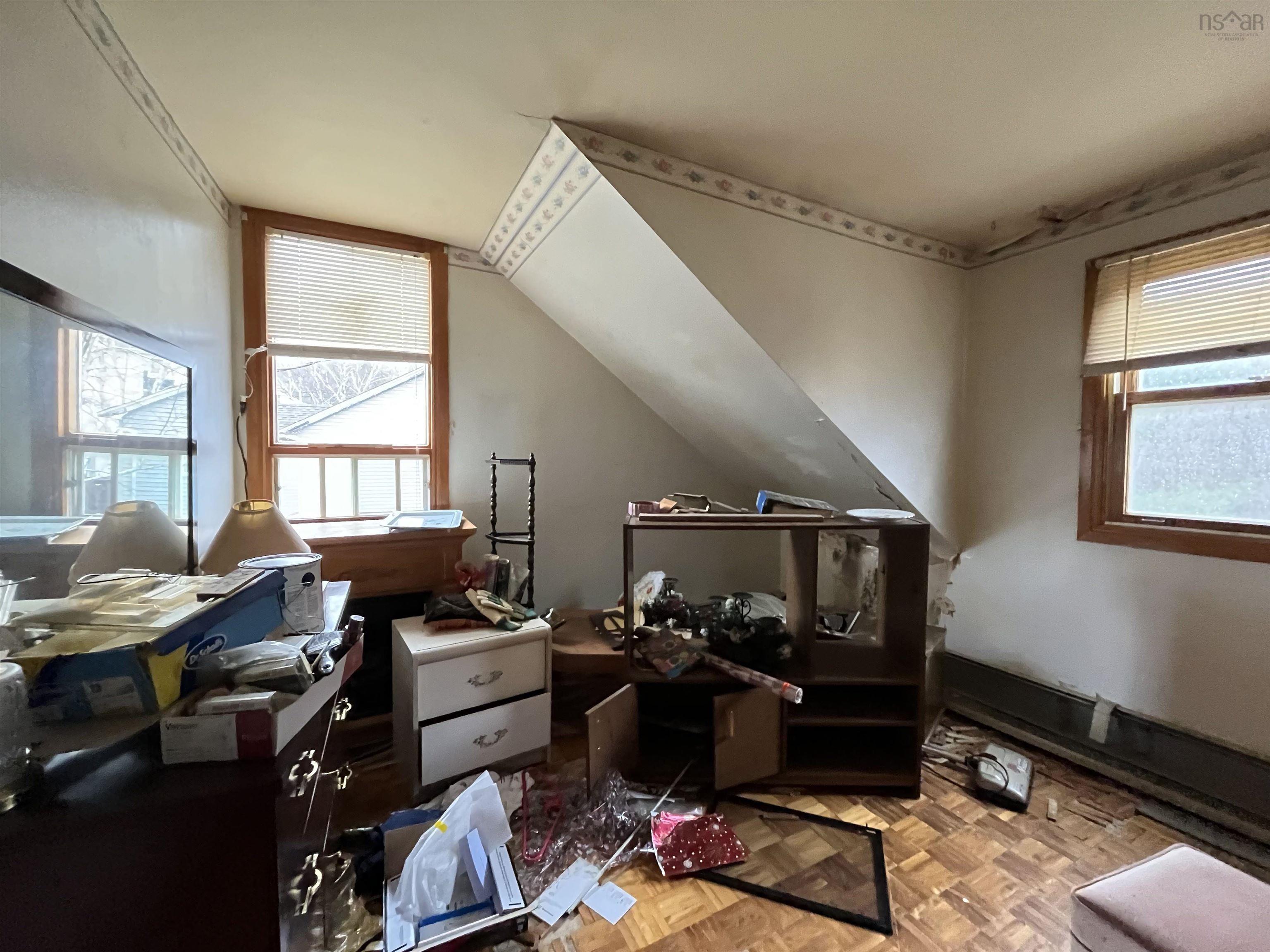 $200,000.00: 6 Pinewood Drive, Dartmouth