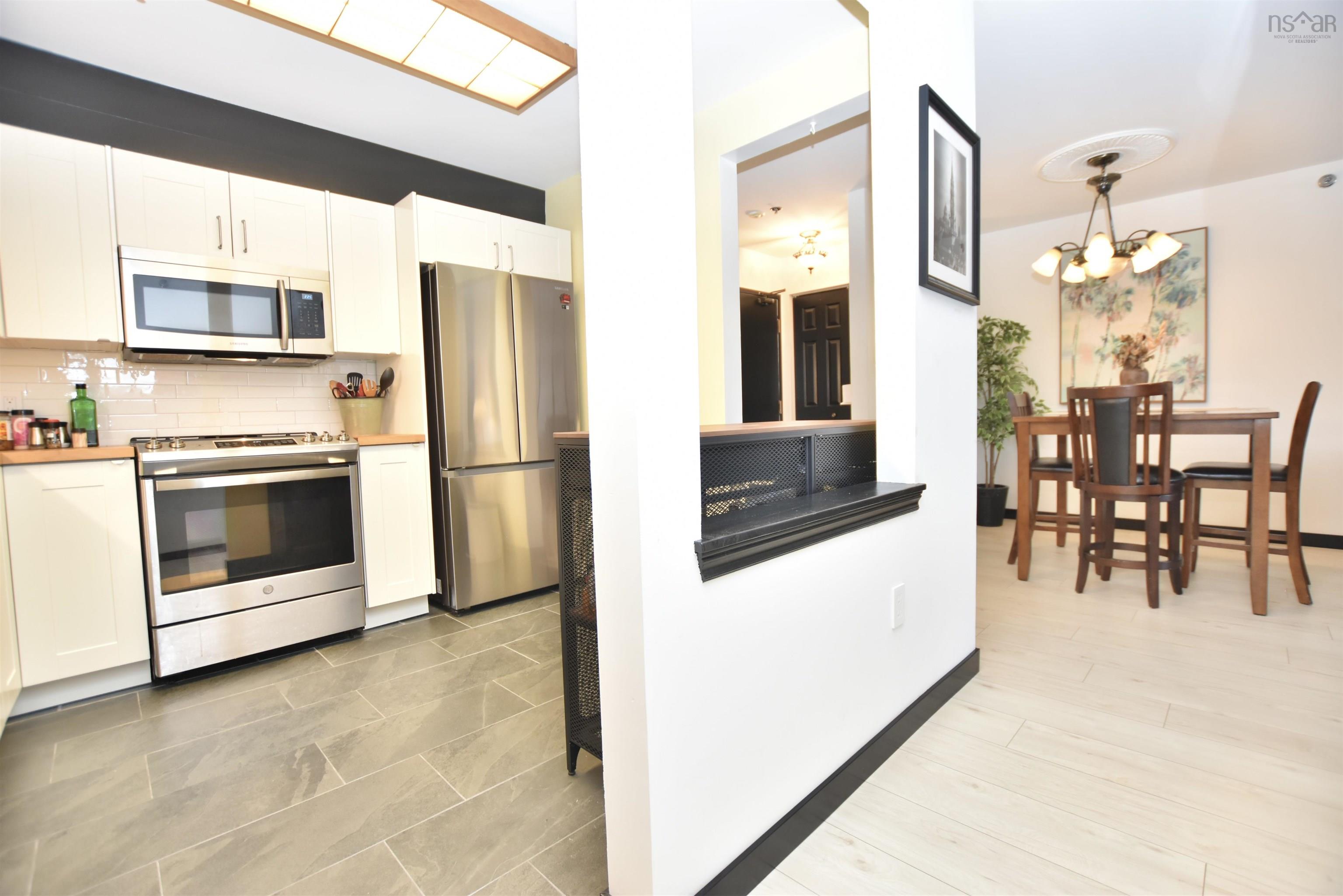$369,900.00: 305 93 Kearney Lake Drive, Halifax