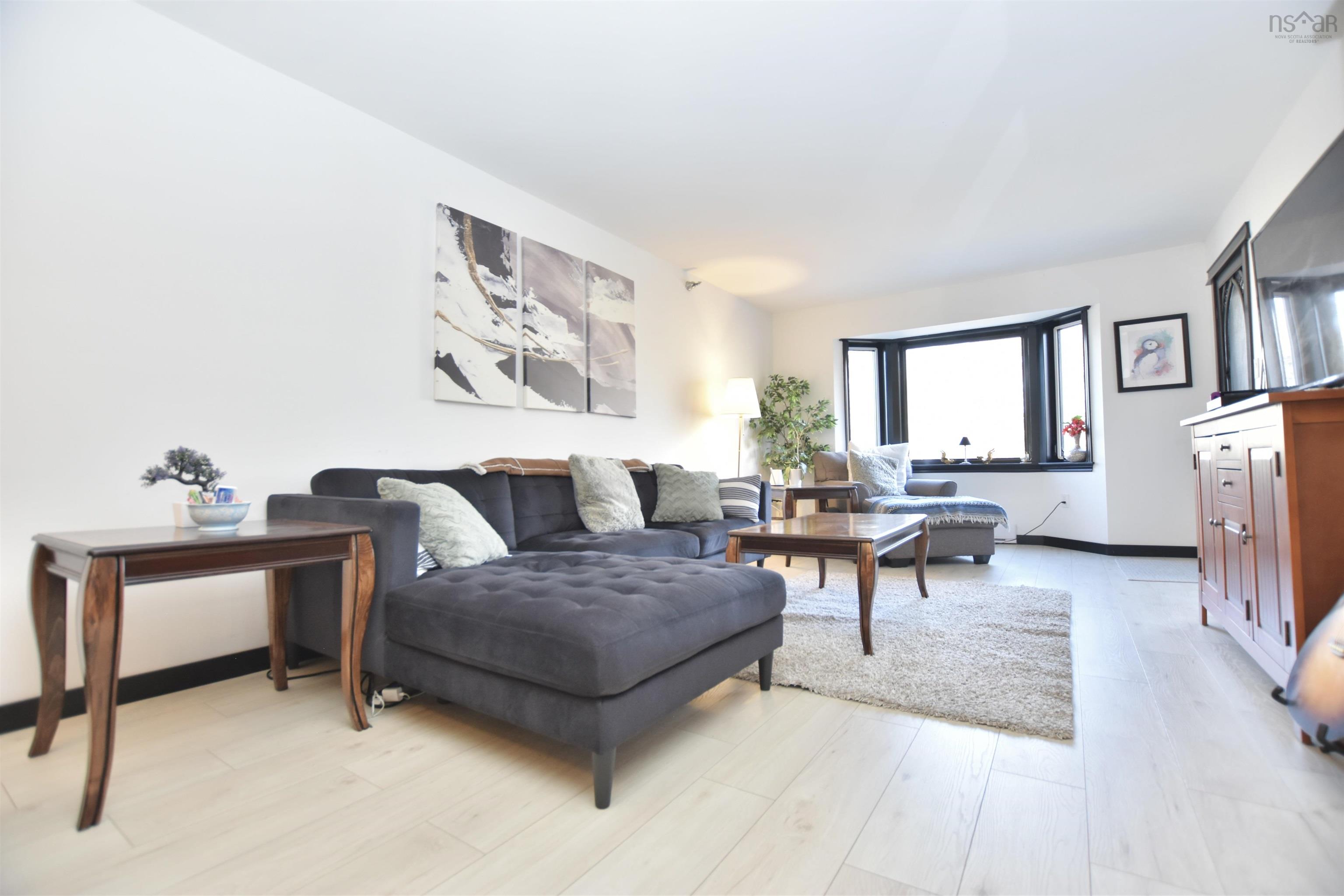 $369,900.00: 305 93 Kearney Lake Drive, Halifax