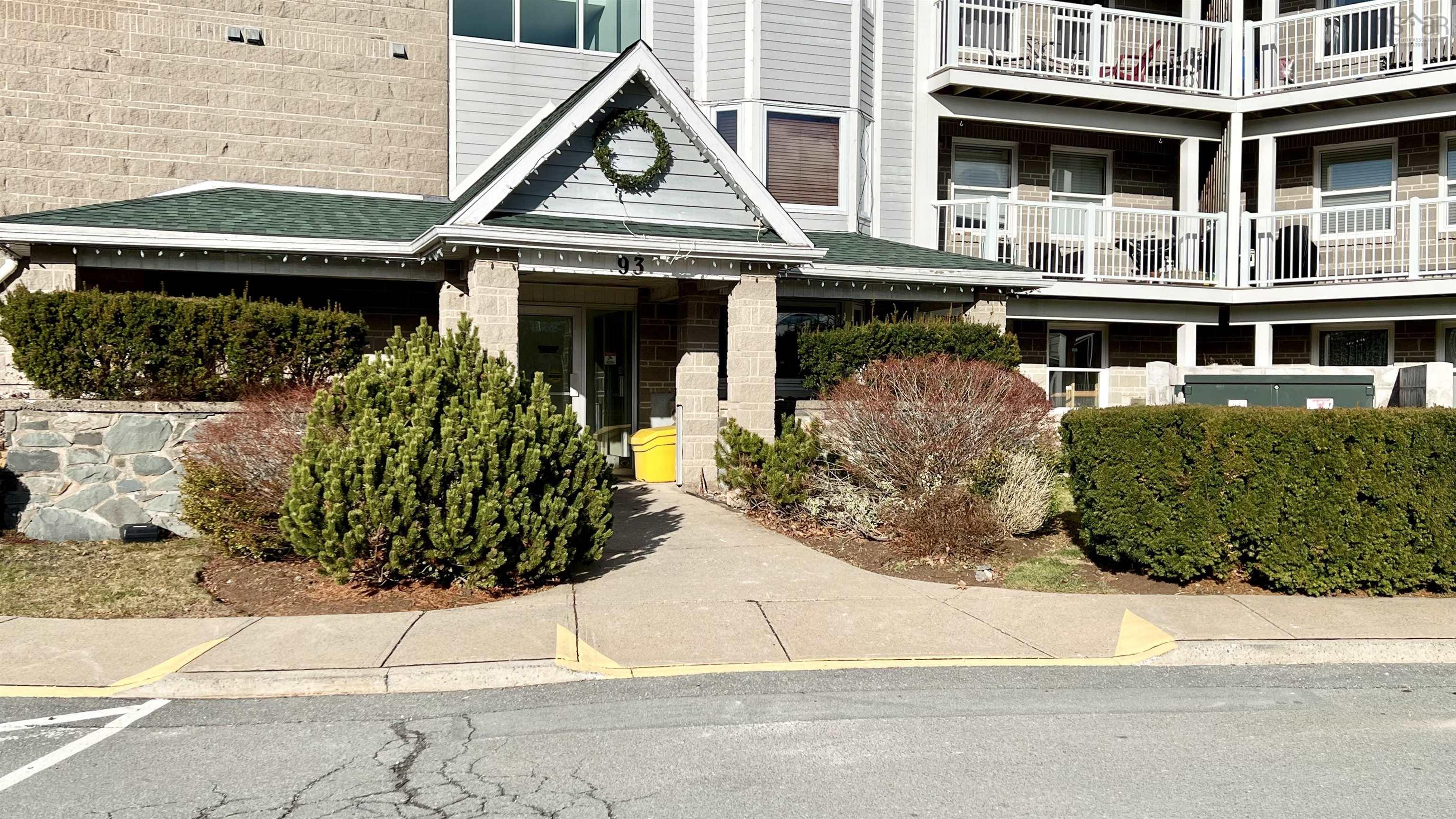 $369,900.00: 305 93 Kearney Lake Drive, Halifax