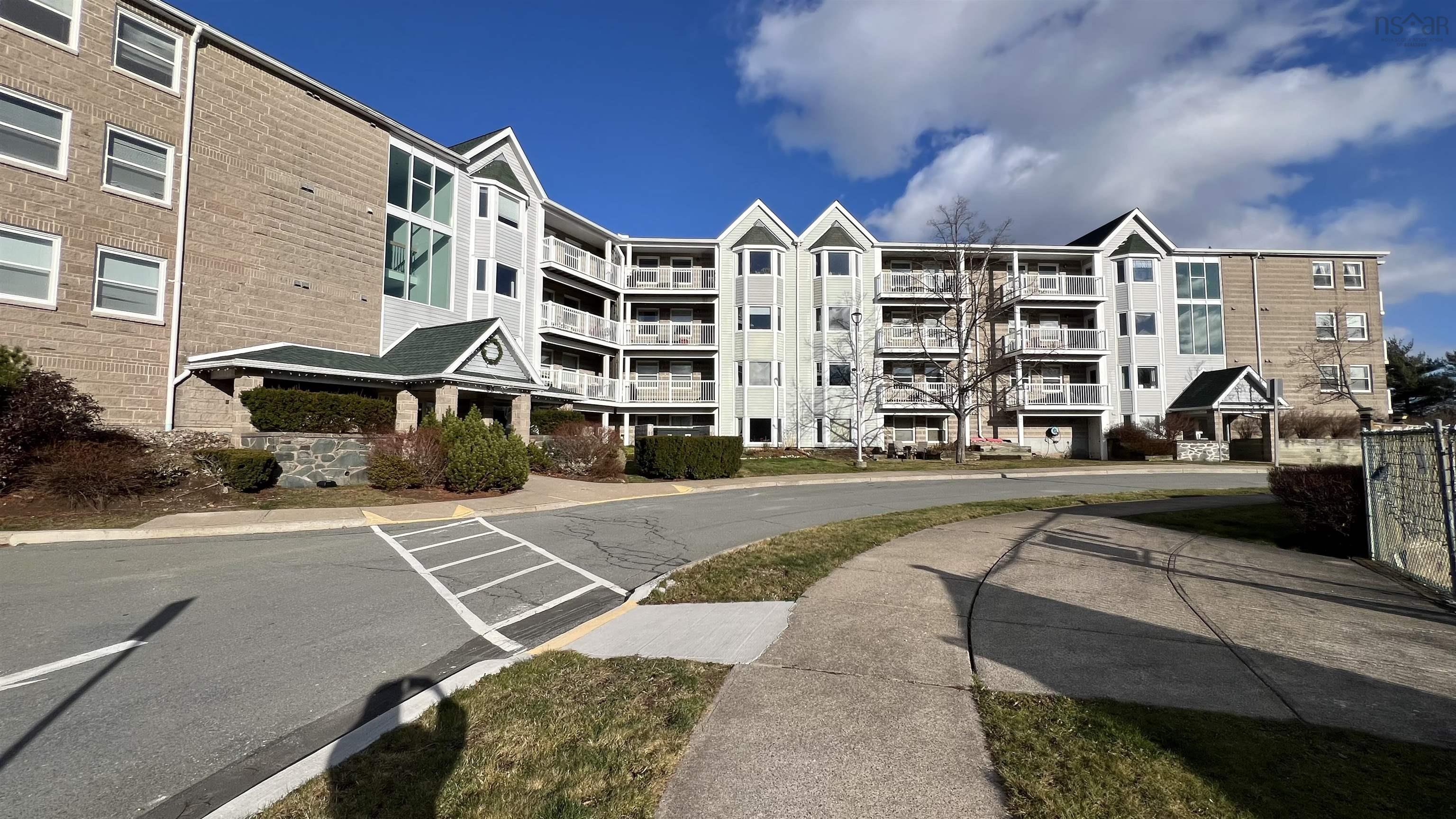 $369,900.00: 305 93 Kearney Lake Drive, Halifax