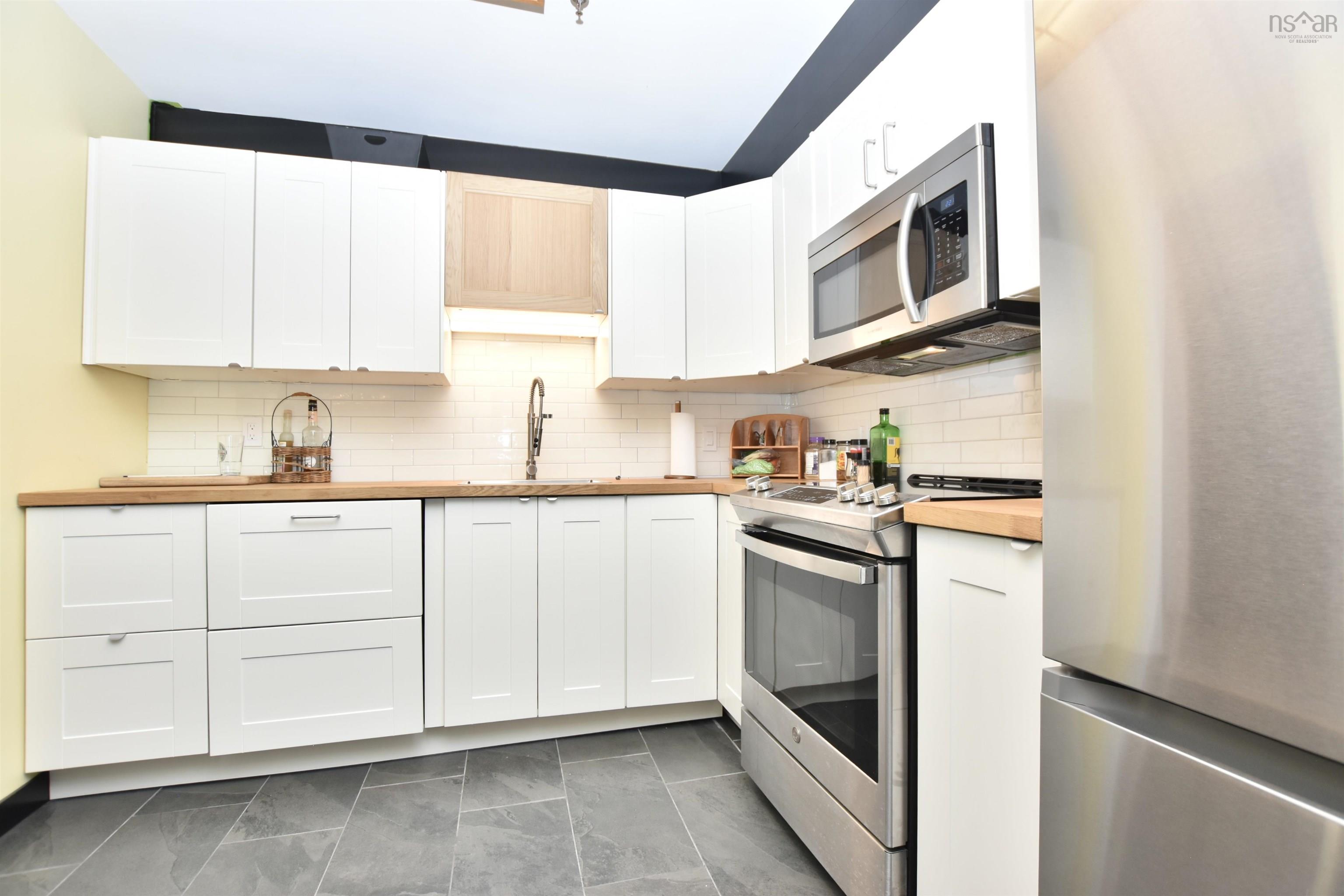 $369,900.00: 305 93 Kearney Lake Drive, Halifax