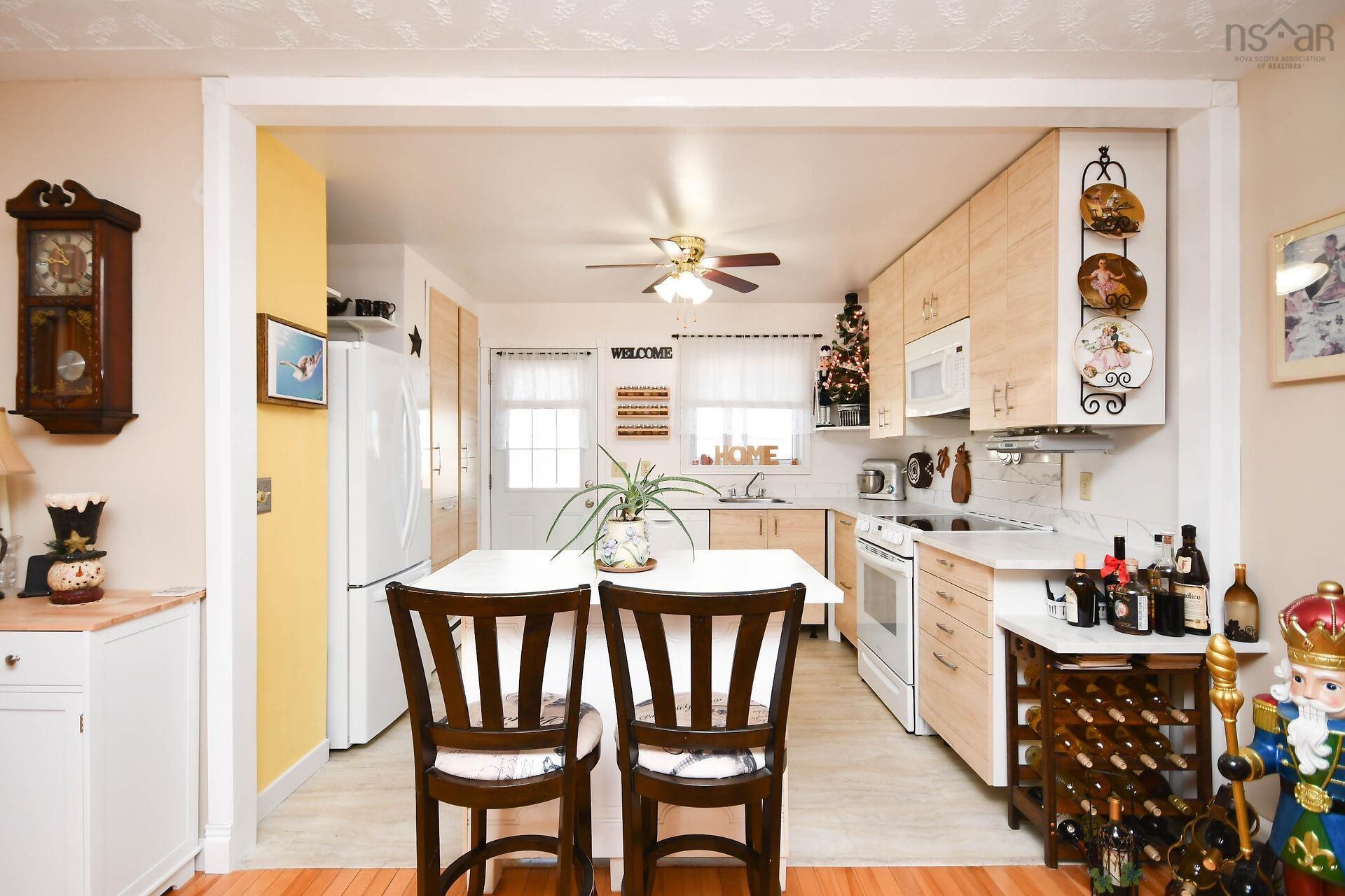 $429,000.00: 15 Circassion Drive, Forest Hills