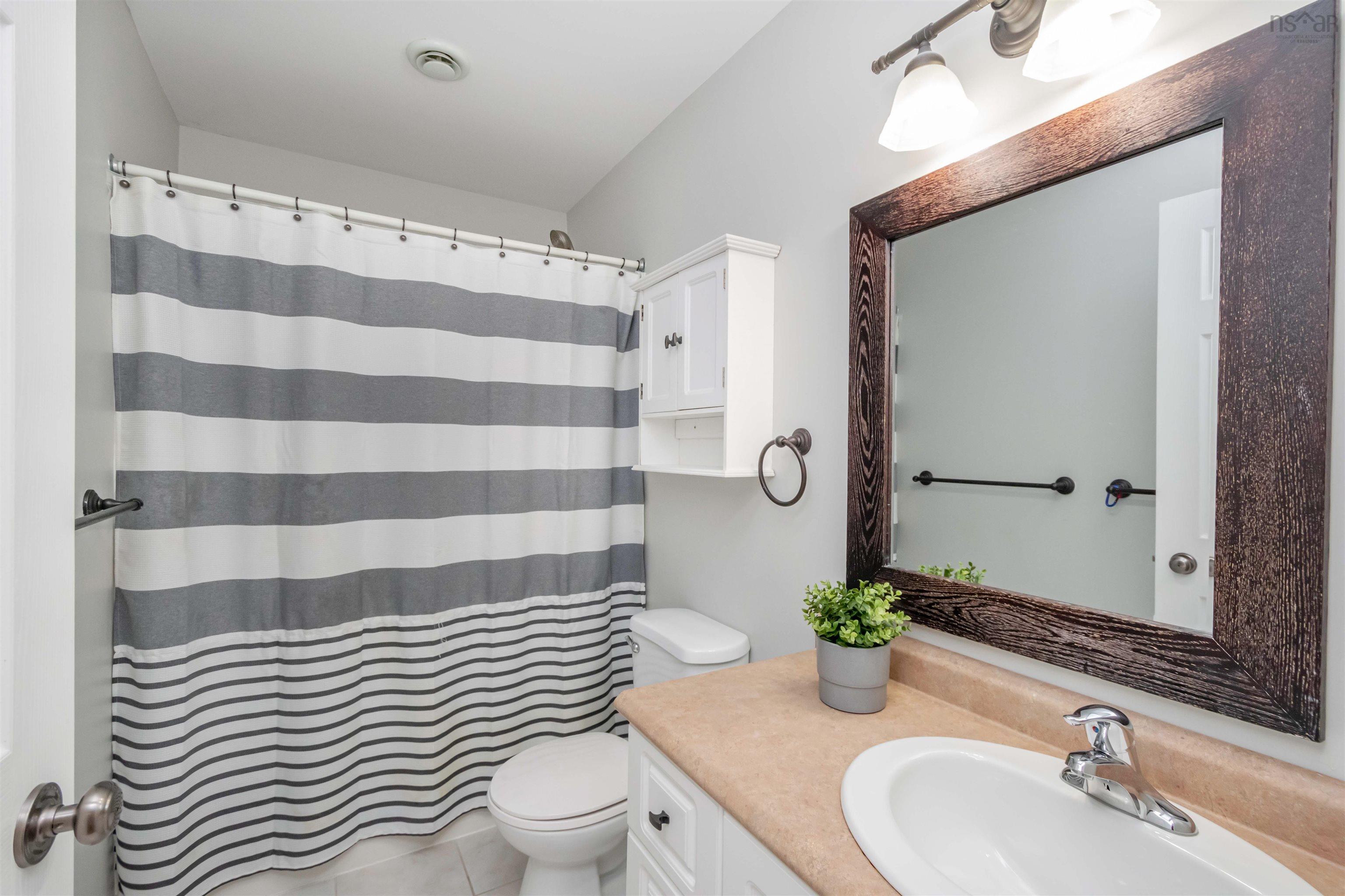$850,000.00: 400 Portland Hills Drive, Dartmouth