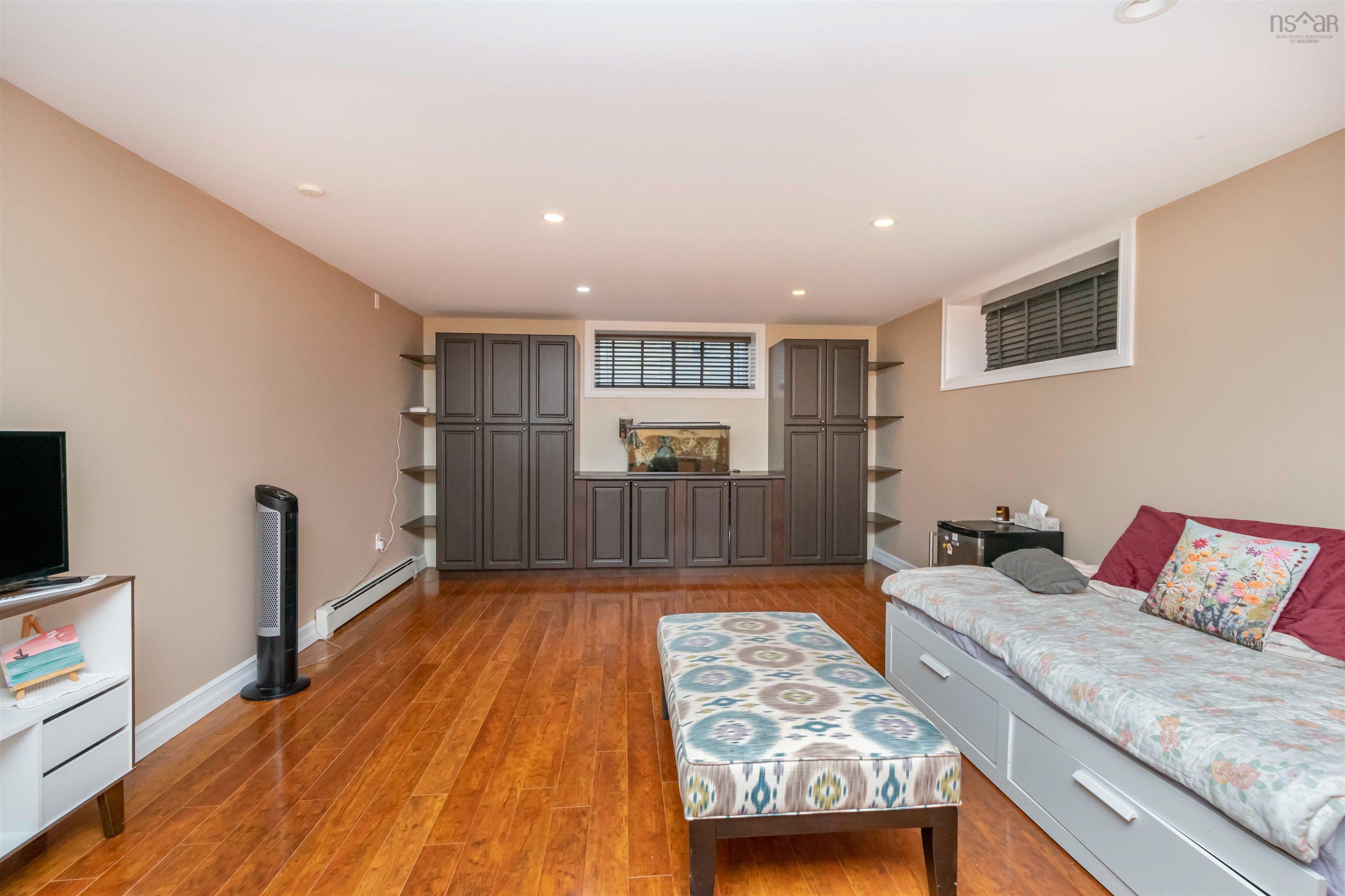 $850,000.00: 400 Portland Hills Drive, Dartmouth