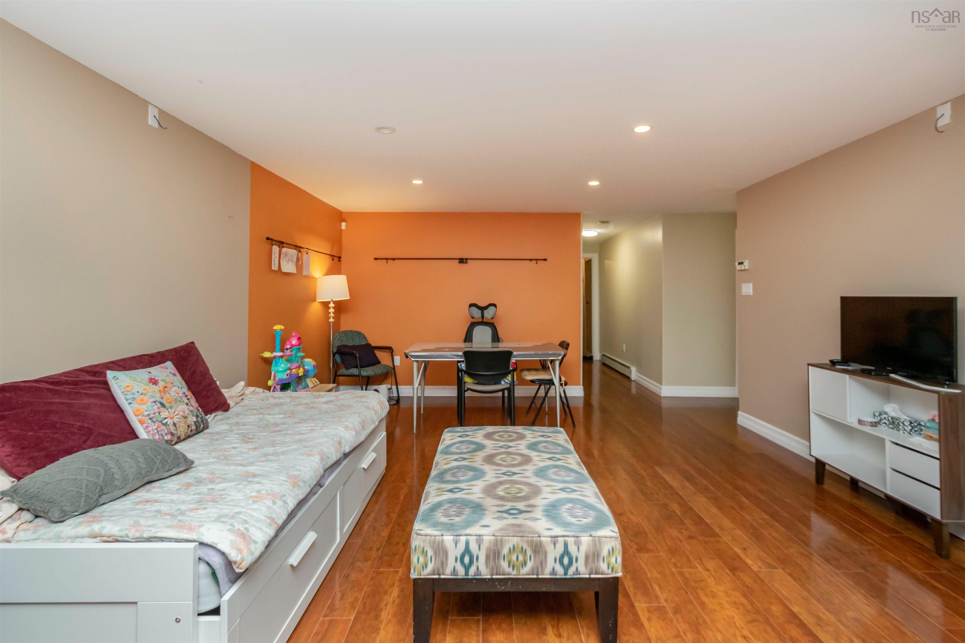 $850,000.00: 400 Portland Hills Drive, Dartmouth