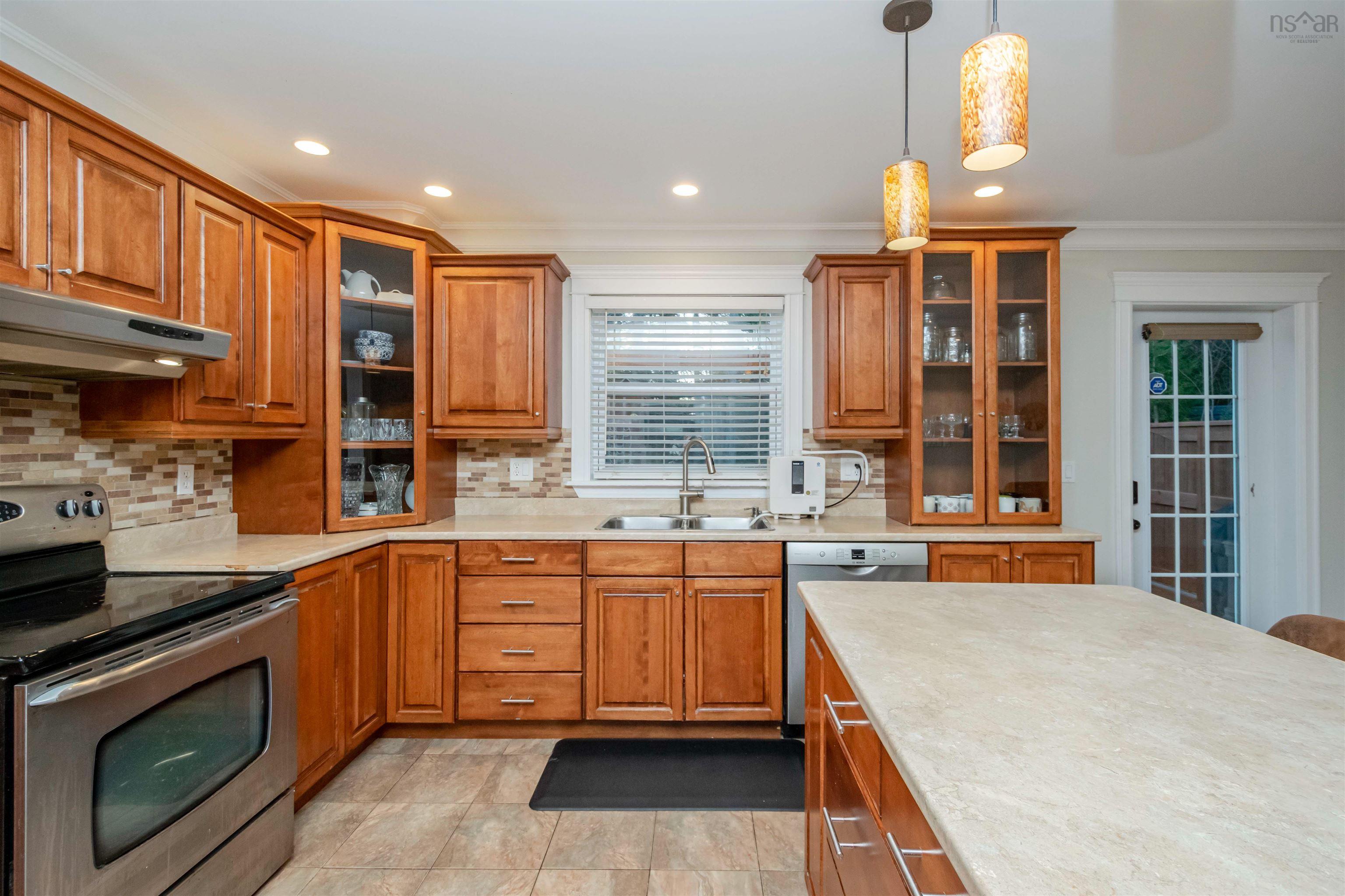 $850,000.00: 400 Portland Hills Drive, Dartmouth