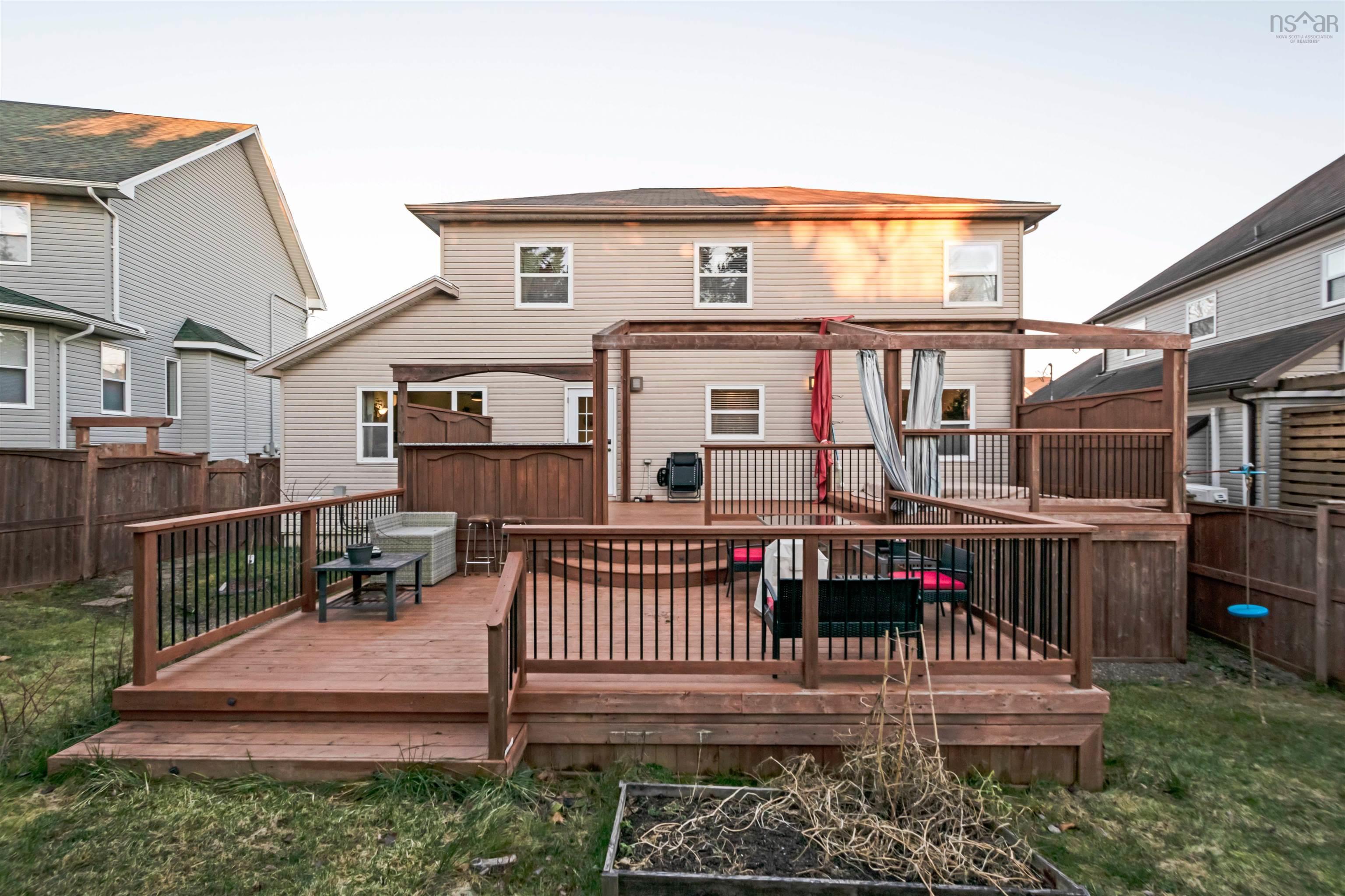 $850,000.00: 400 Portland Hills Drive, Dartmouth