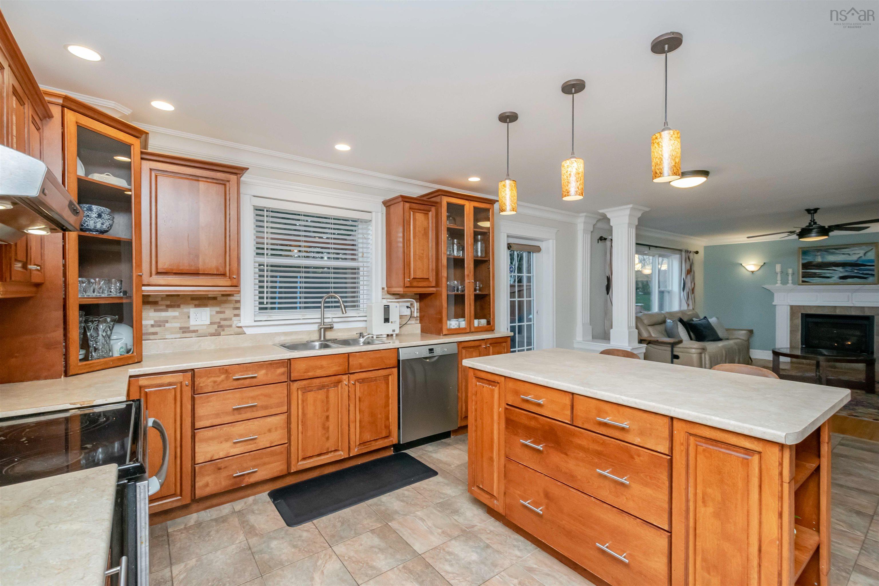 $850,000.00: 400 Portland Hills Drive, Dartmouth