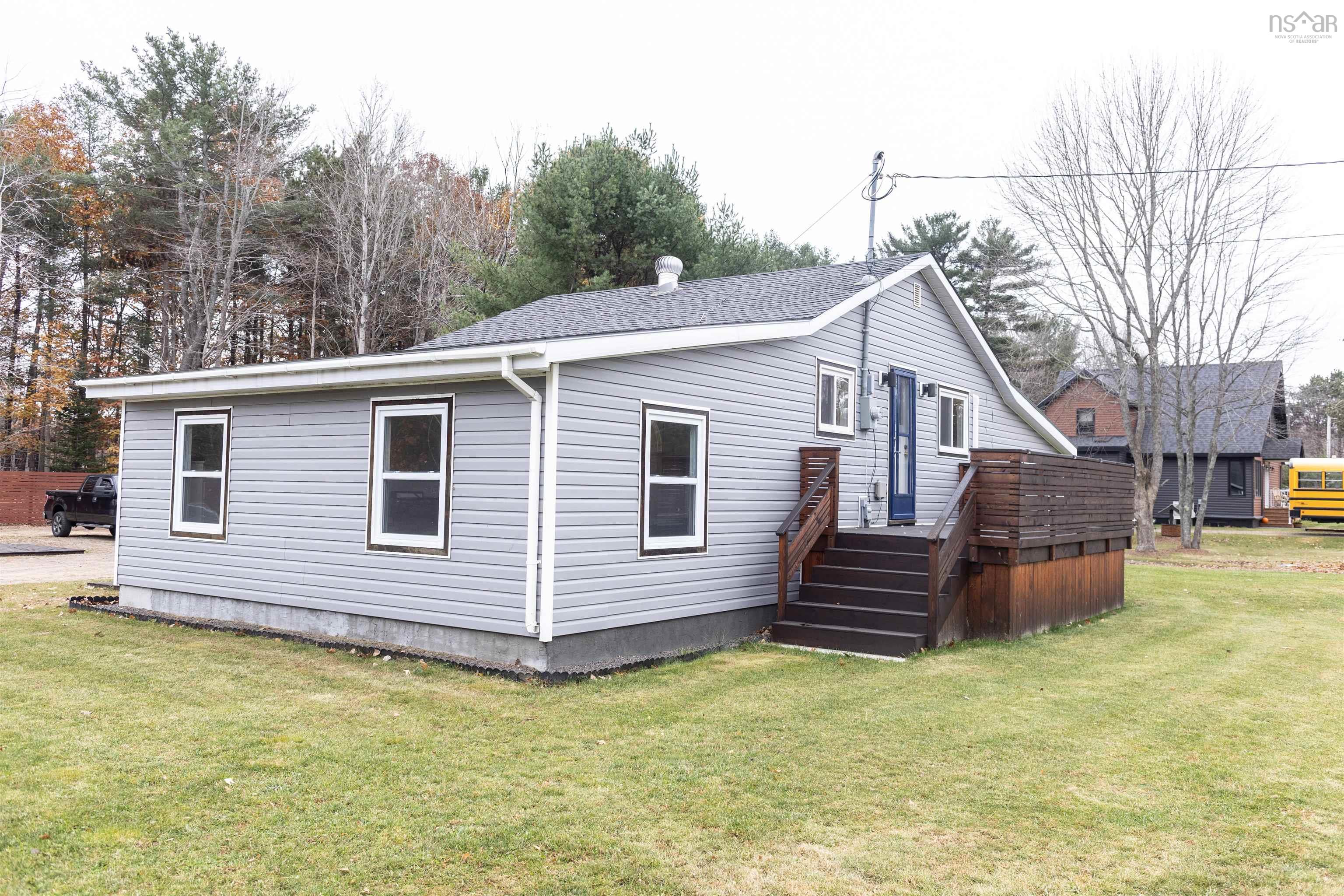$495,000.00: 201 10430 Highway 201 Highway W, Meadowvale