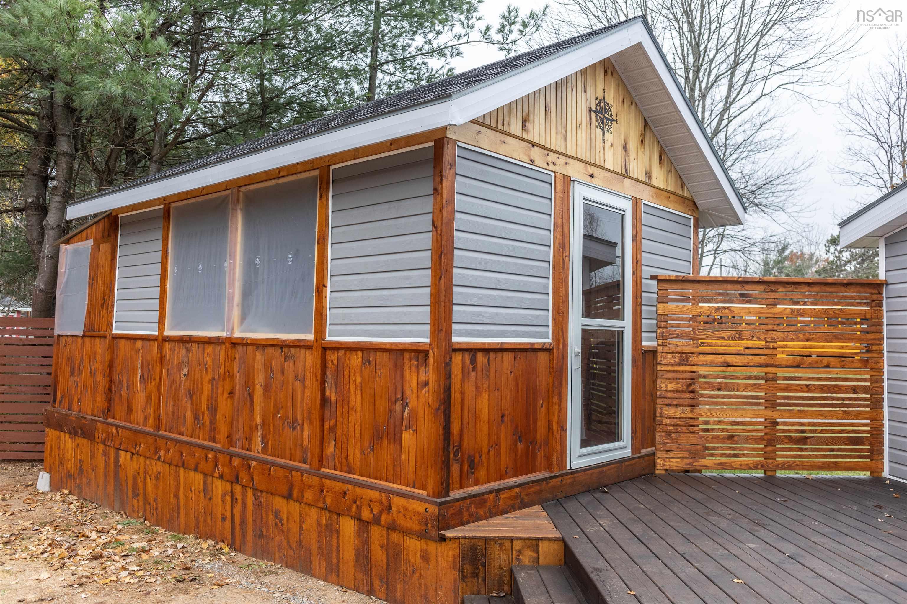 $420,000.00: 201 10430 Highway 201 Highway W, Meadowvale