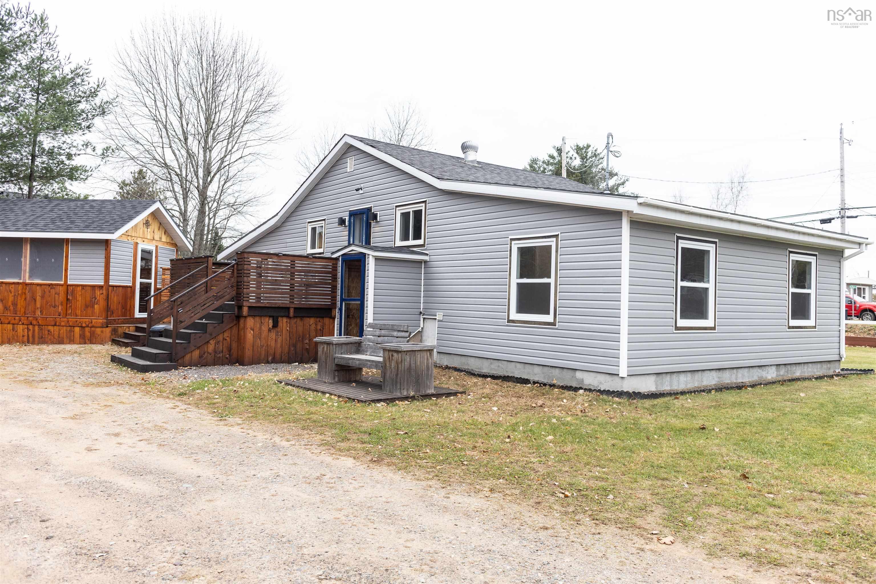 $495,000.00: 201 10430 Highway 201 Highway W, Meadowvale