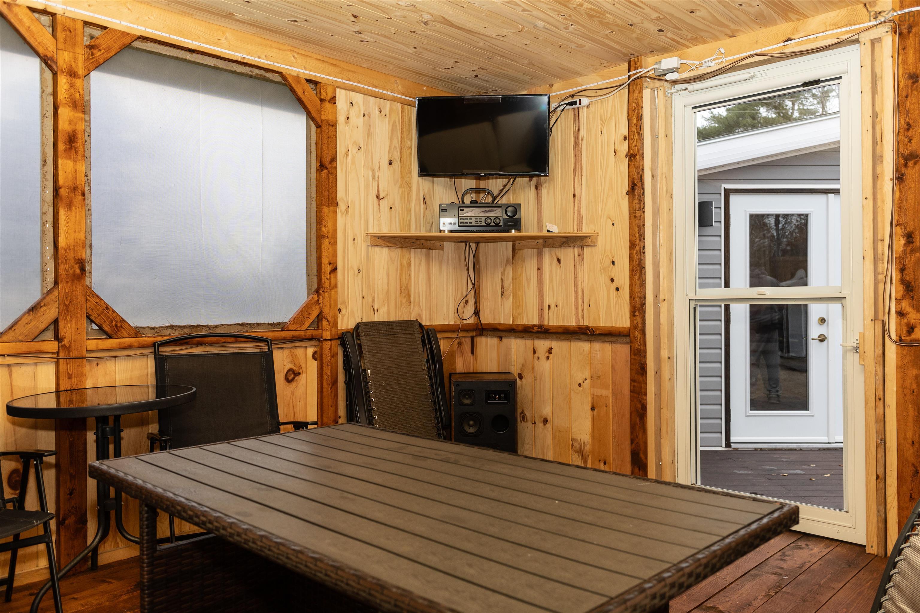 $420,000.00: 201 10430 Highway 201 Highway W, Meadowvale