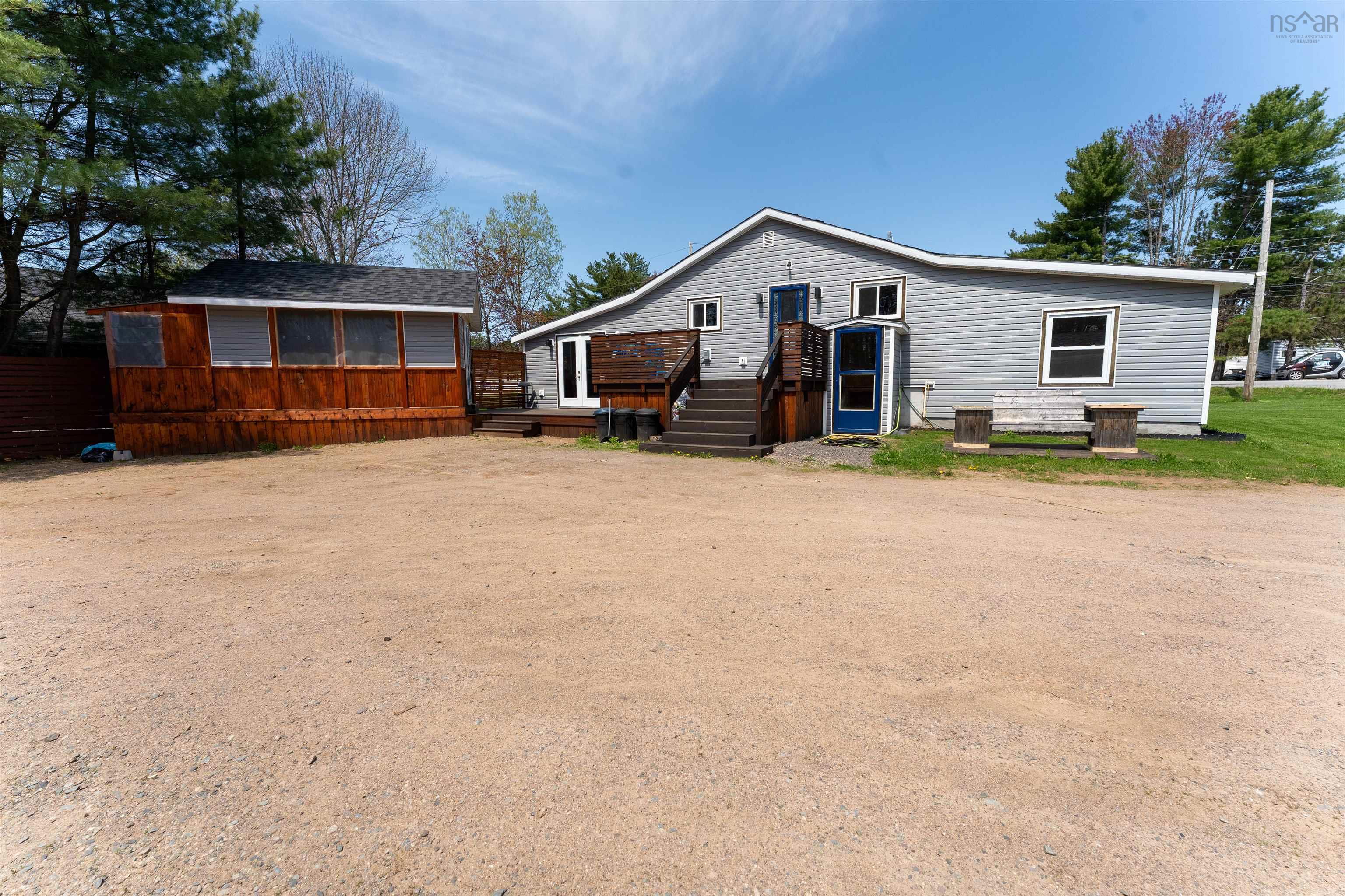 $420,000.00: 201 10430 Highway 201 Highway W, Meadowvale