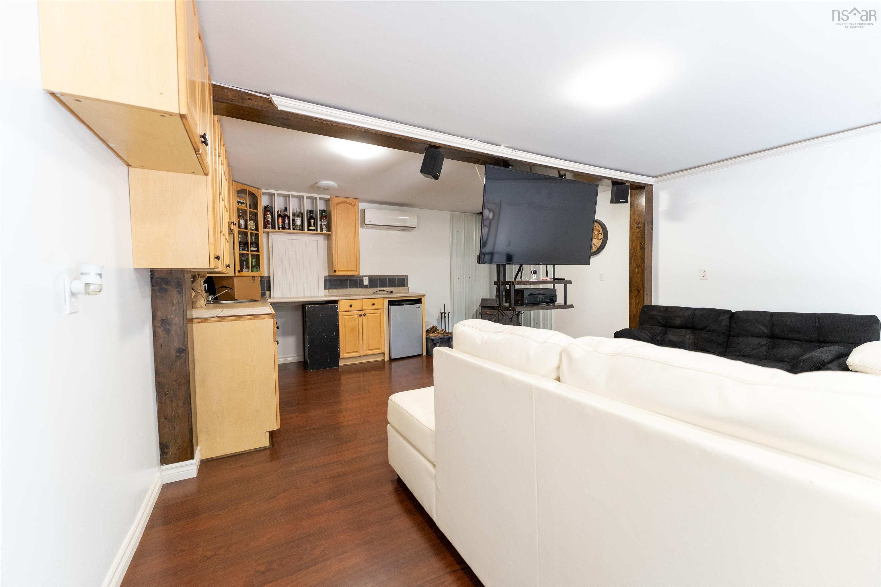 $420,000.00: 201 10430 Highway 201 Highway W, Meadowvale