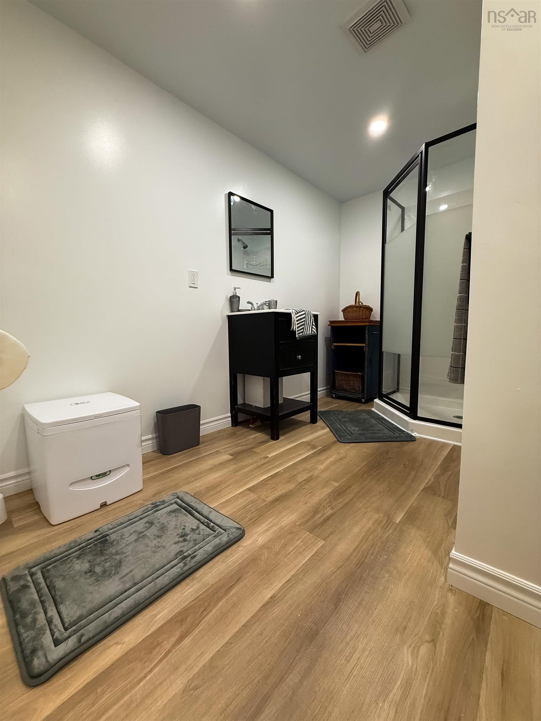 $420,000.00: 201 10430 Highway 201 Highway W, Meadowvale