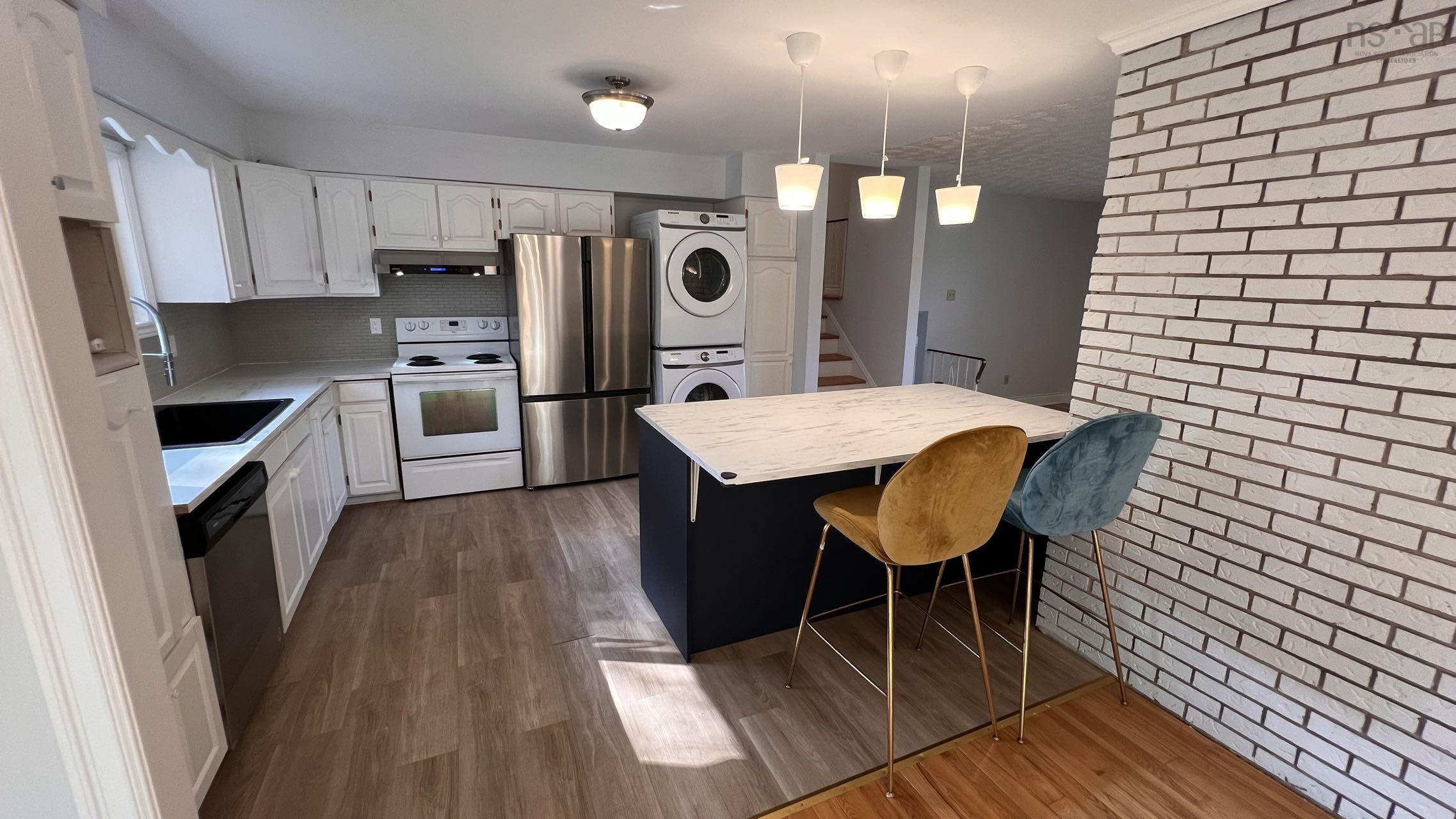 $624,900.00: 66 Sunrise Hill, Bedford