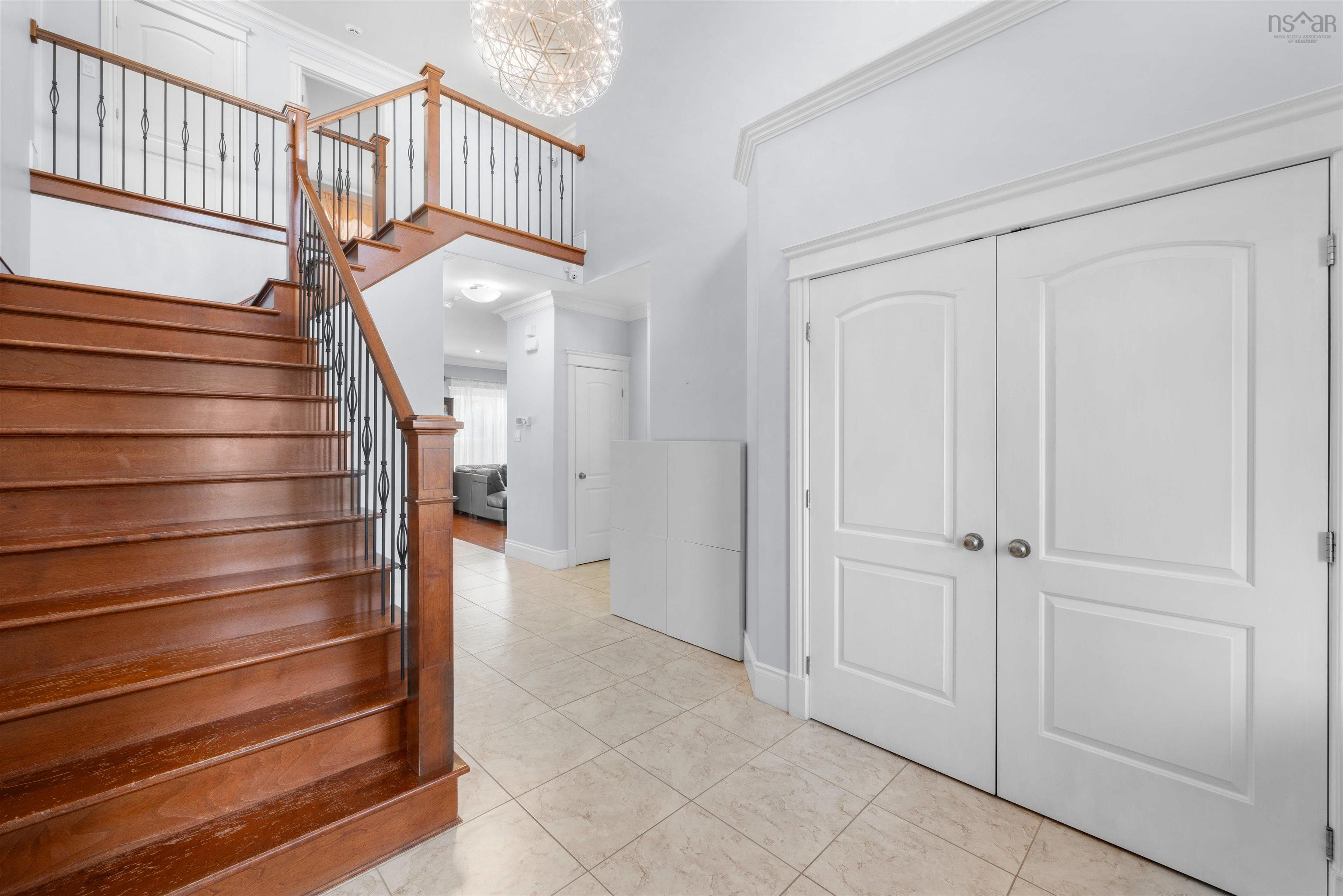 $959,900.00: 426 Southgate Drive, Bedford
