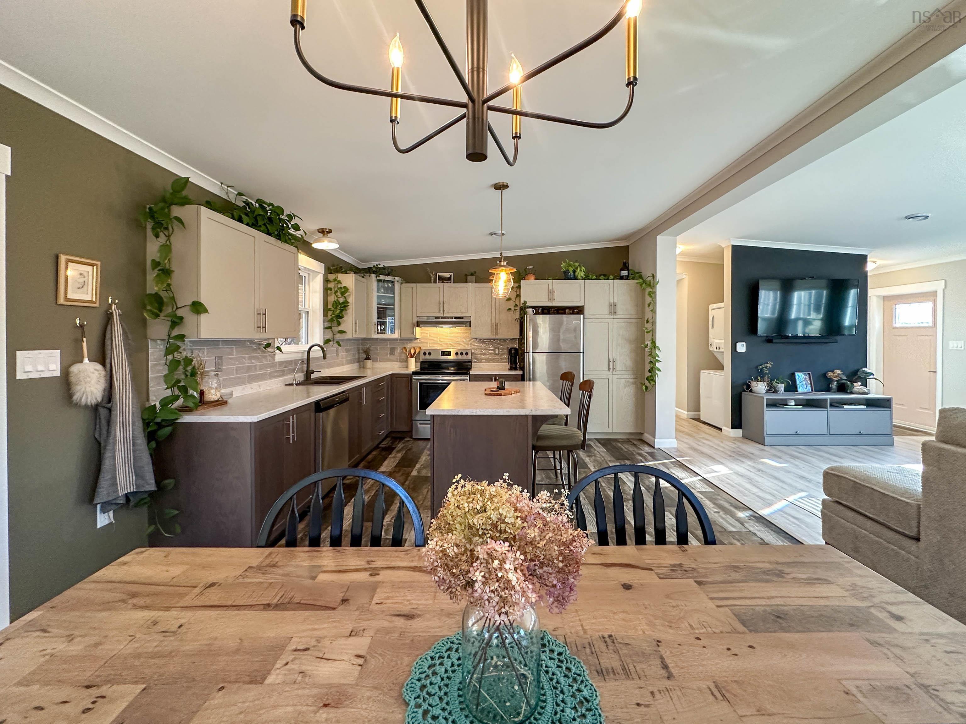 $559,900.00: 20 CREEKSIDE Way, Mill Cove