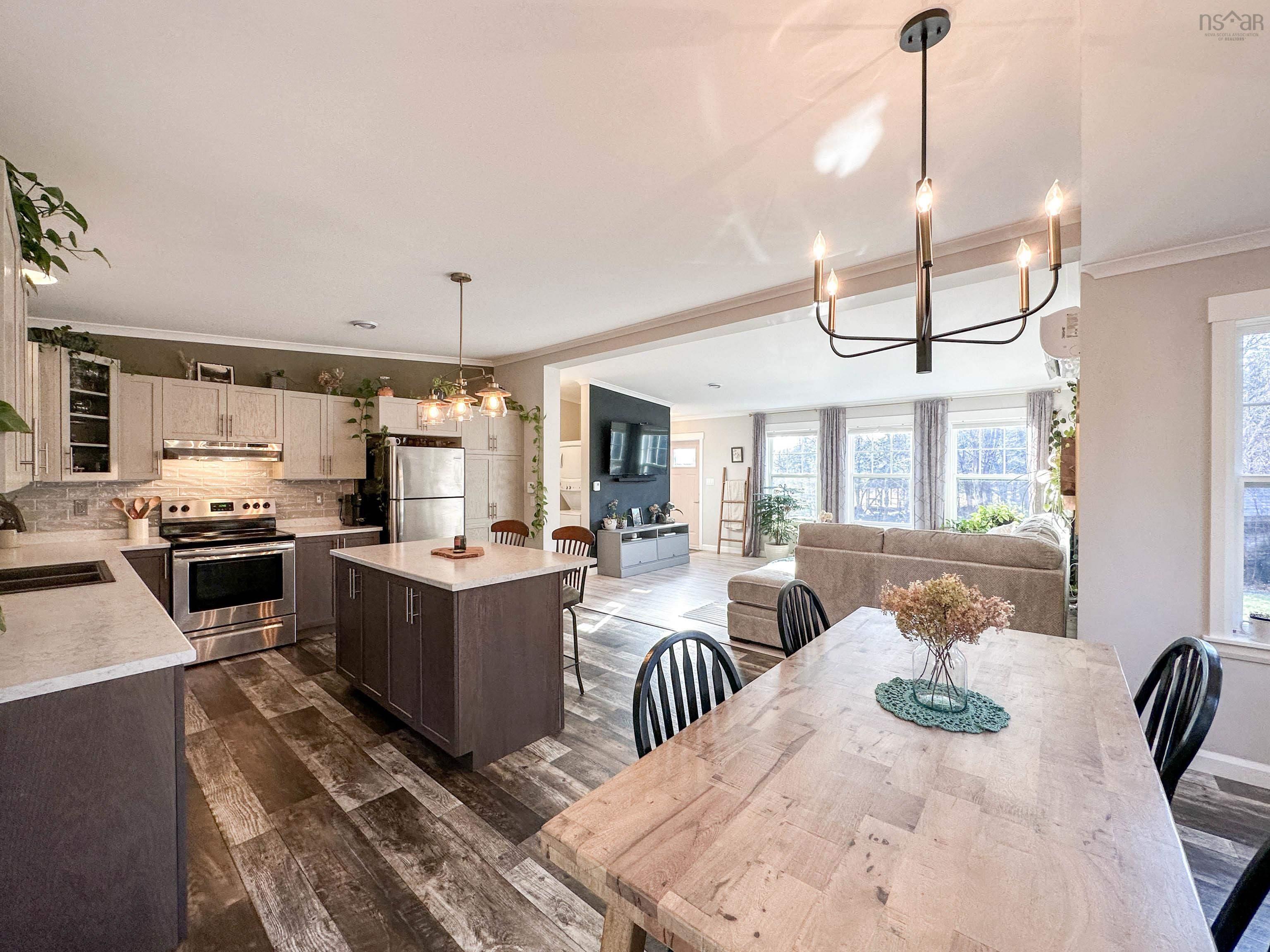 $559,900.00: 20 CREEKSIDE Way, Mill Cove