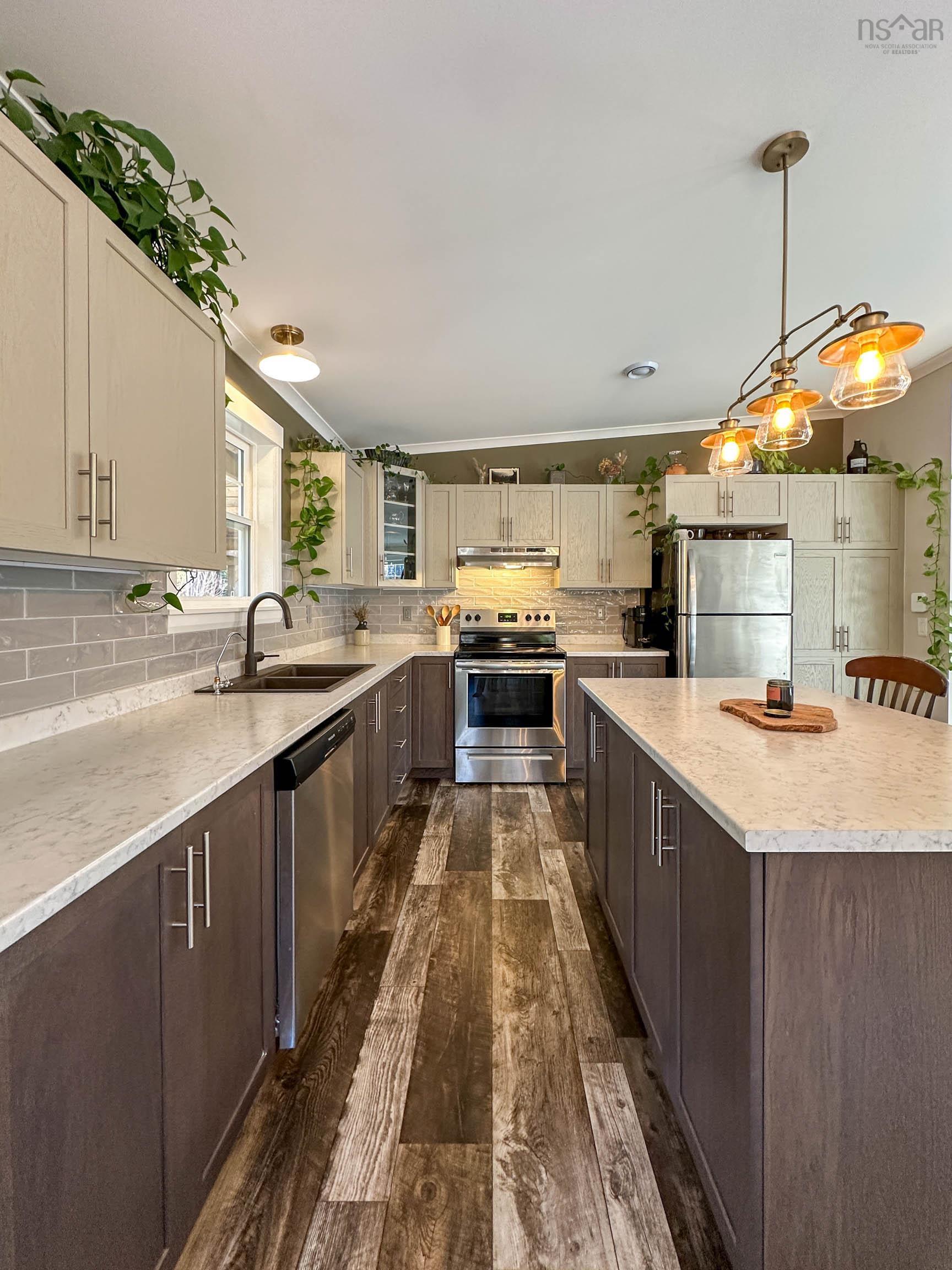 $559,900.00: 20 CREEKSIDE Way, Mill Cove