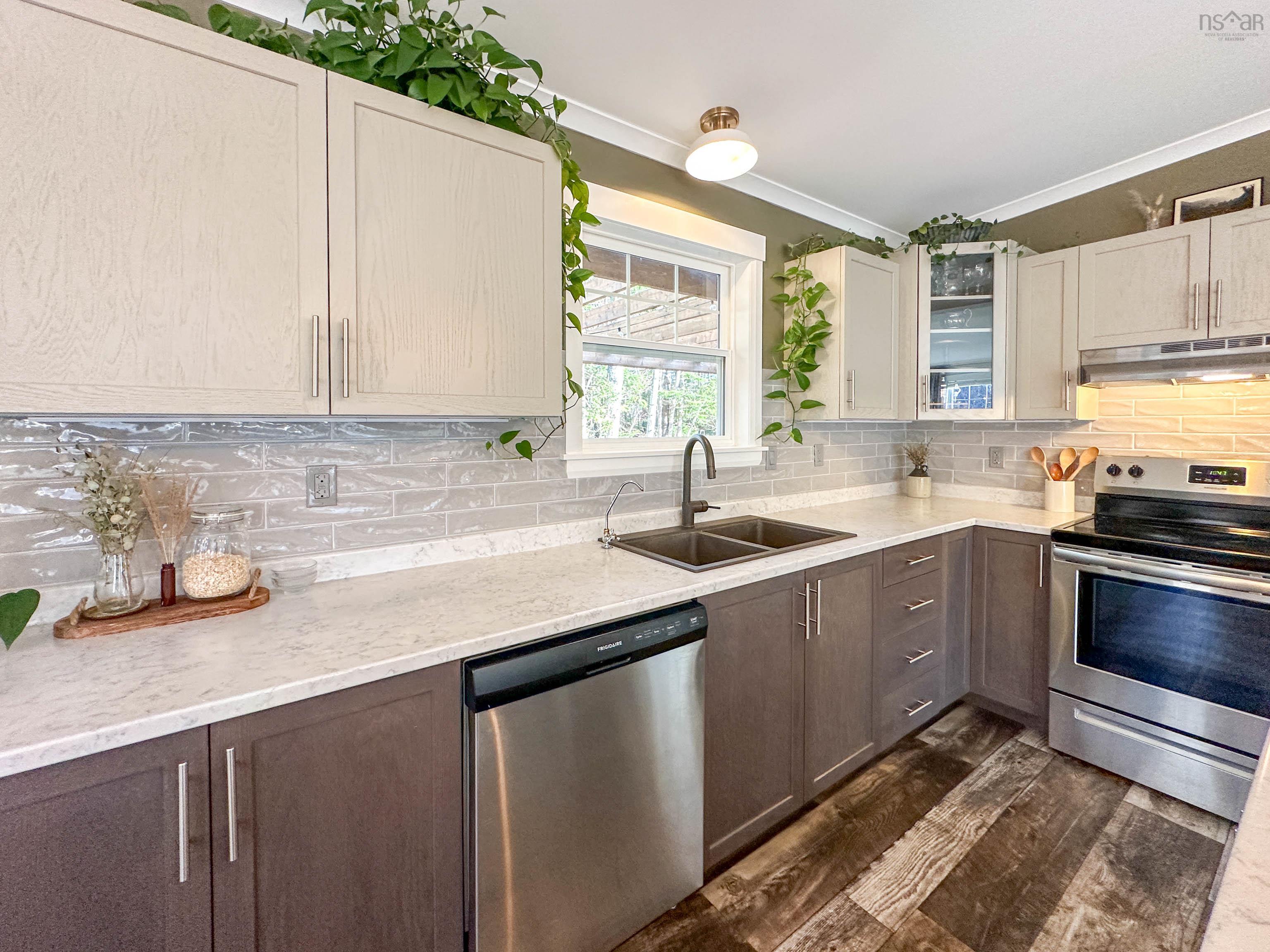 $559,900.00: 20 CREEKSIDE Way, Mill Cove