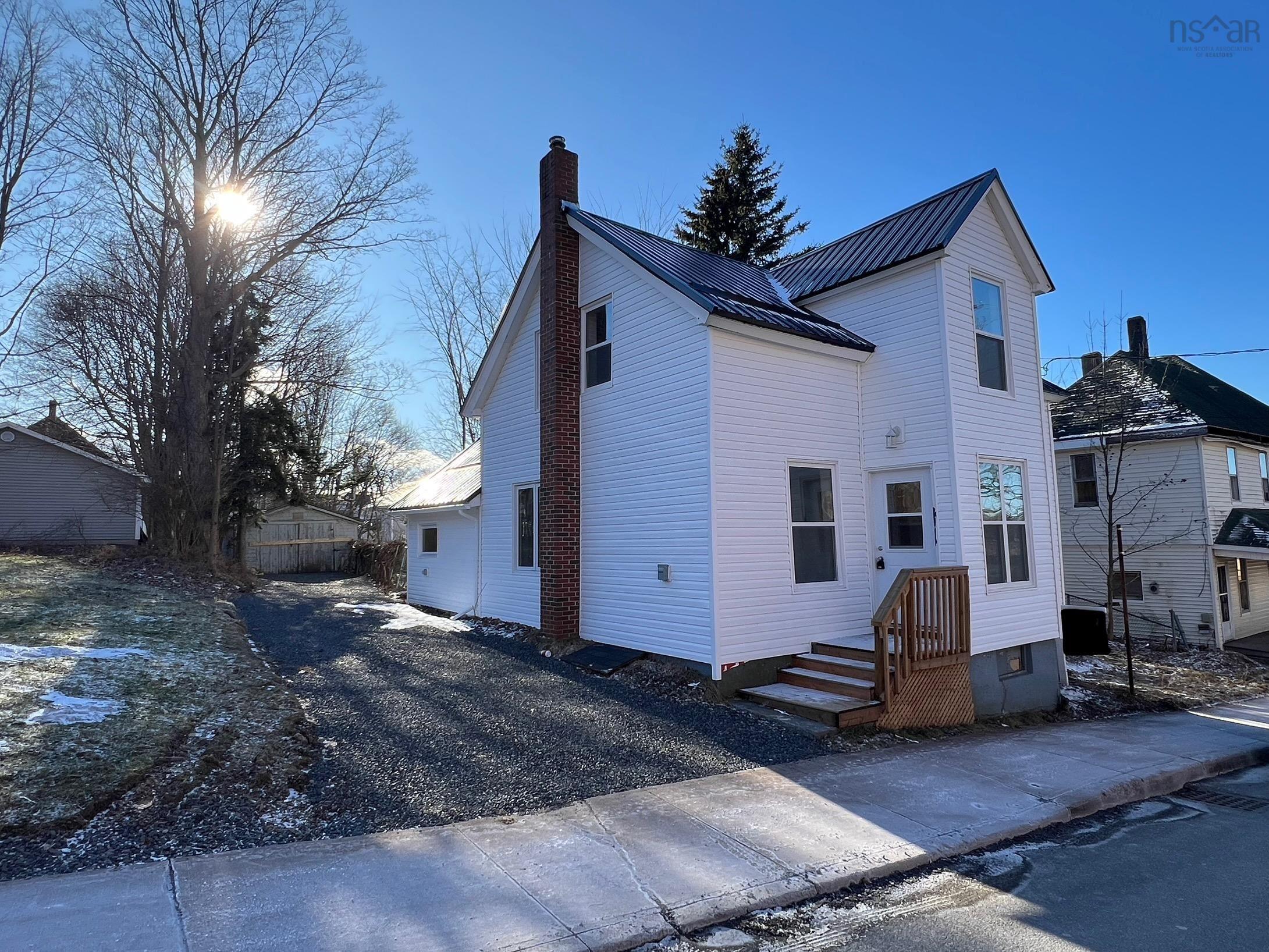 $349,900.00: 221 MacLean Street, New Glasgow