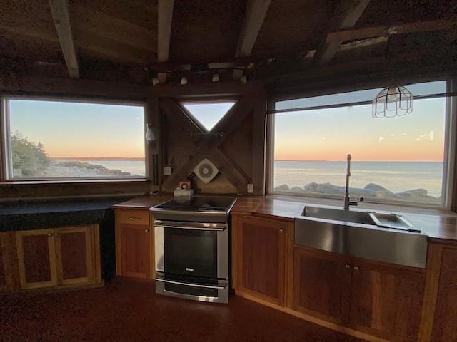 $999,800.00: 139 Little Port L