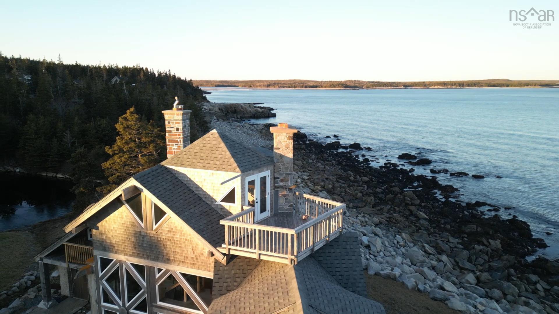 $999,800.00: 139 Little Port L