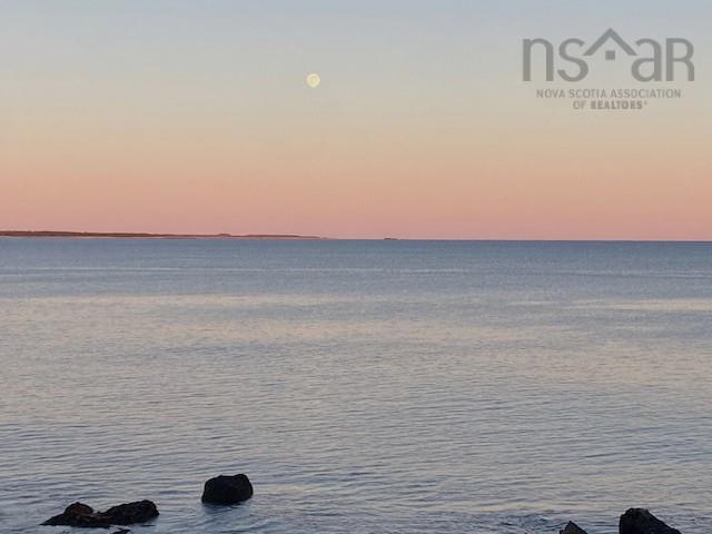 $999,800.00: 139 Little Port L
