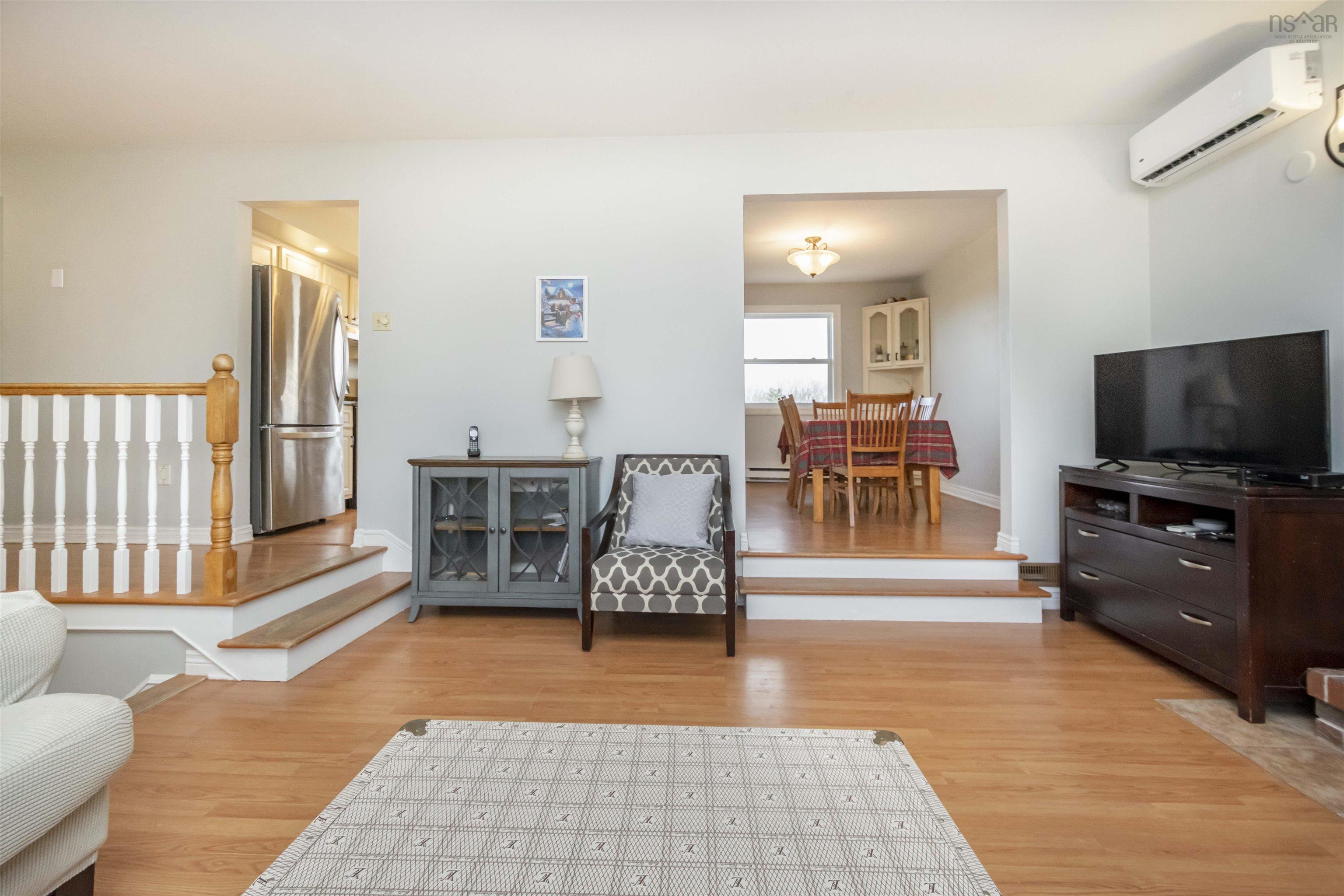 $640,000.00: 671 Basinview Drive, Bedford