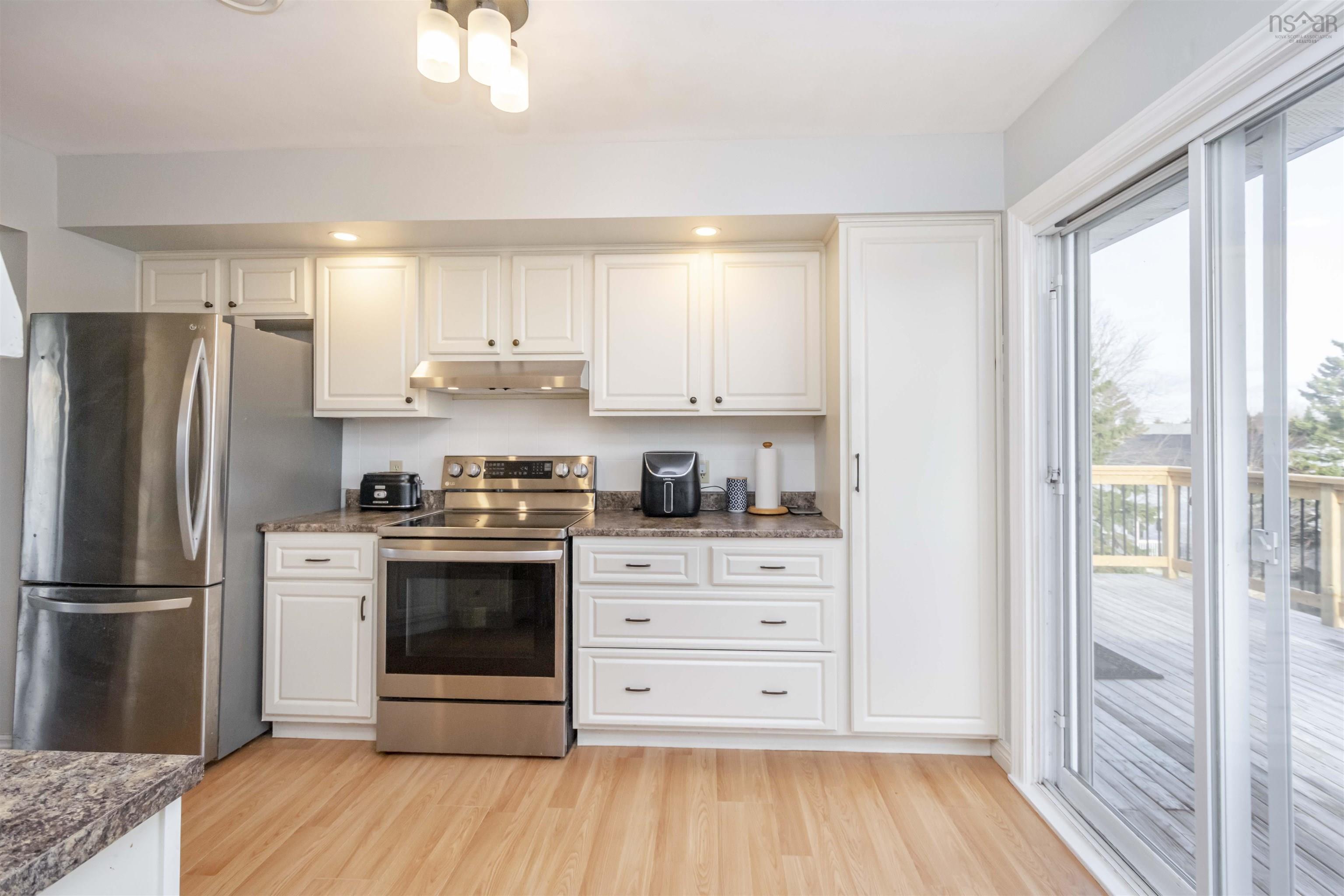 $640,000.00: 671 Basinview Drive, Bedford