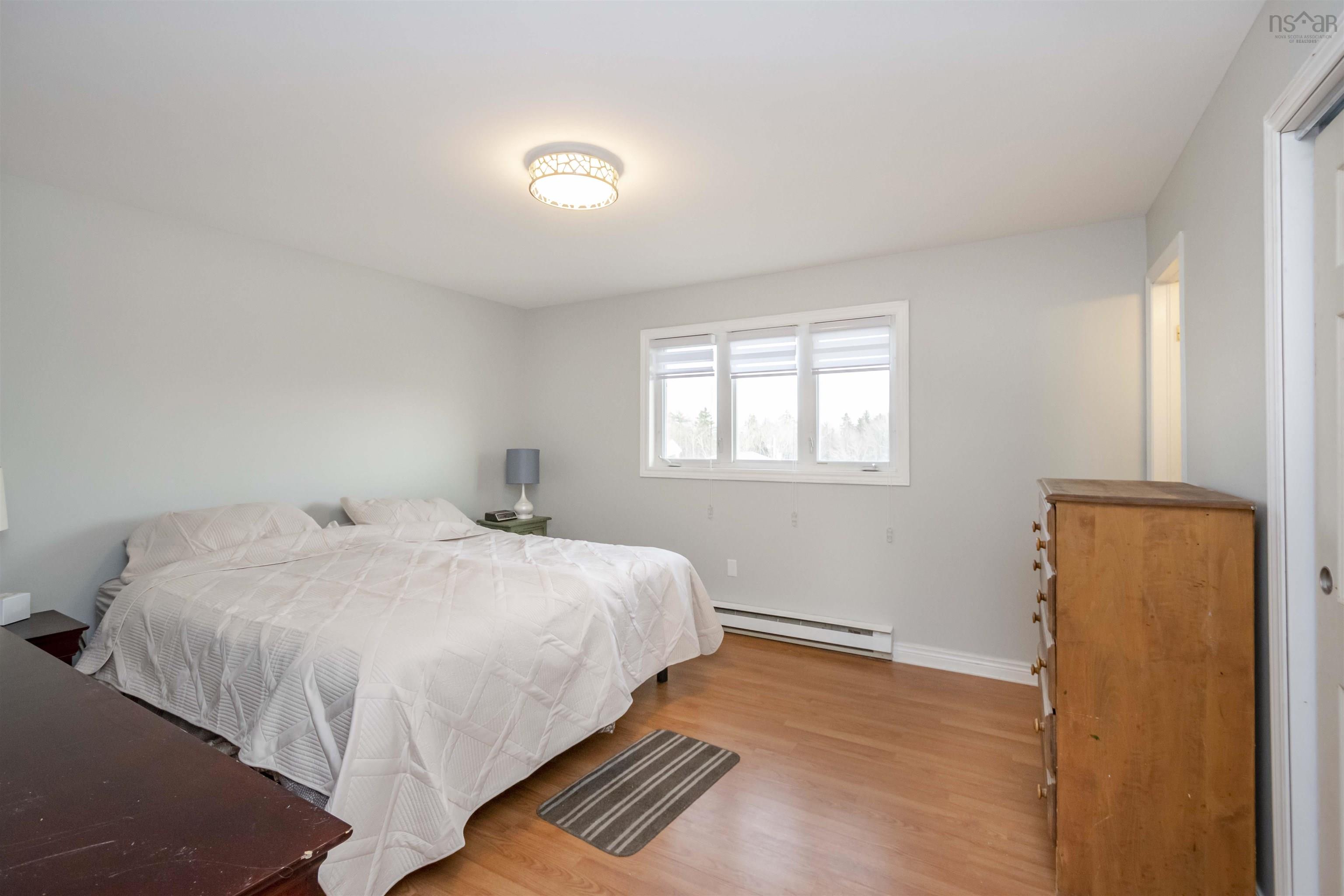$640,000.00: 671 Basinview Drive, Bedford