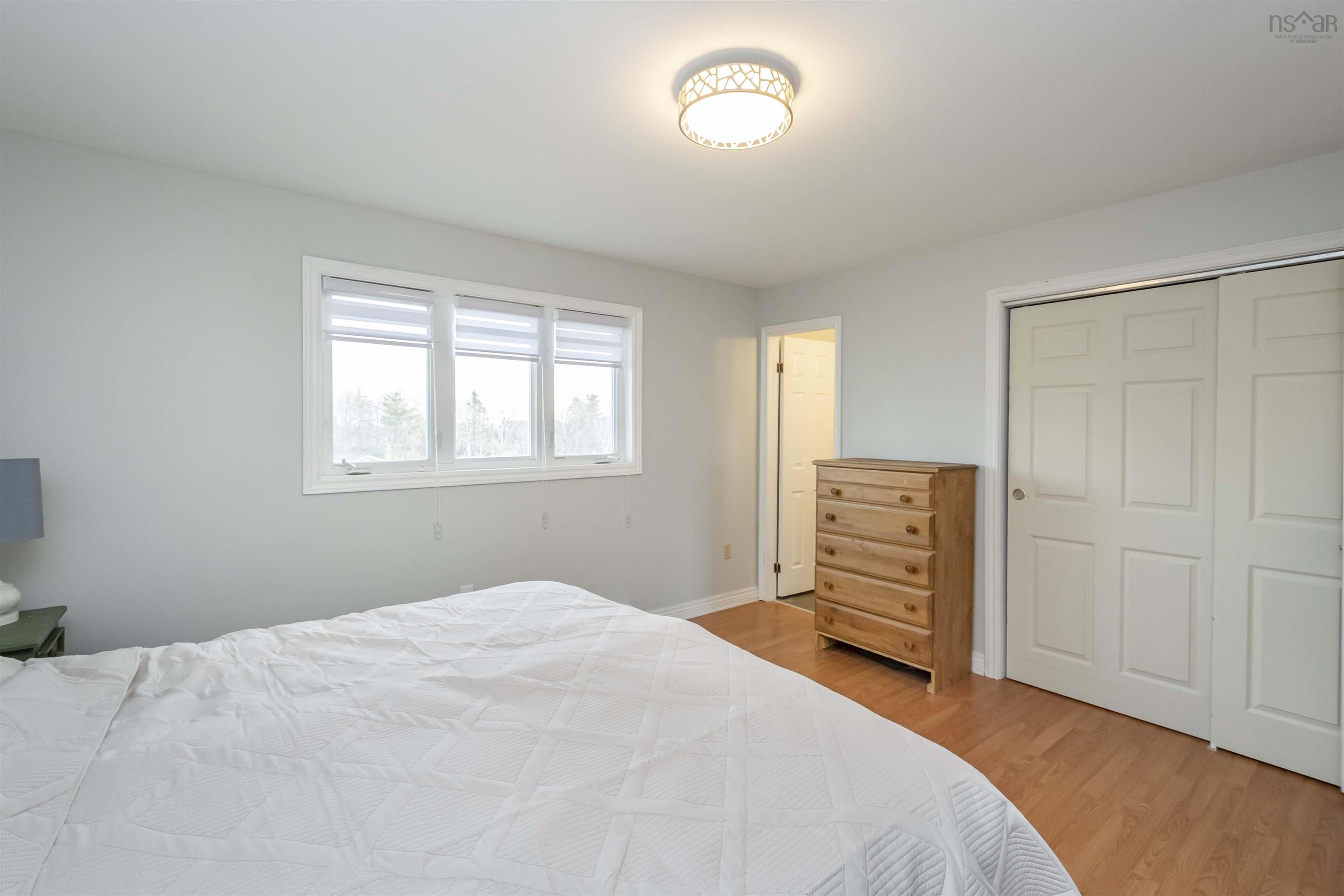 $640,000.00: 671 Basinview Drive, Bedford
