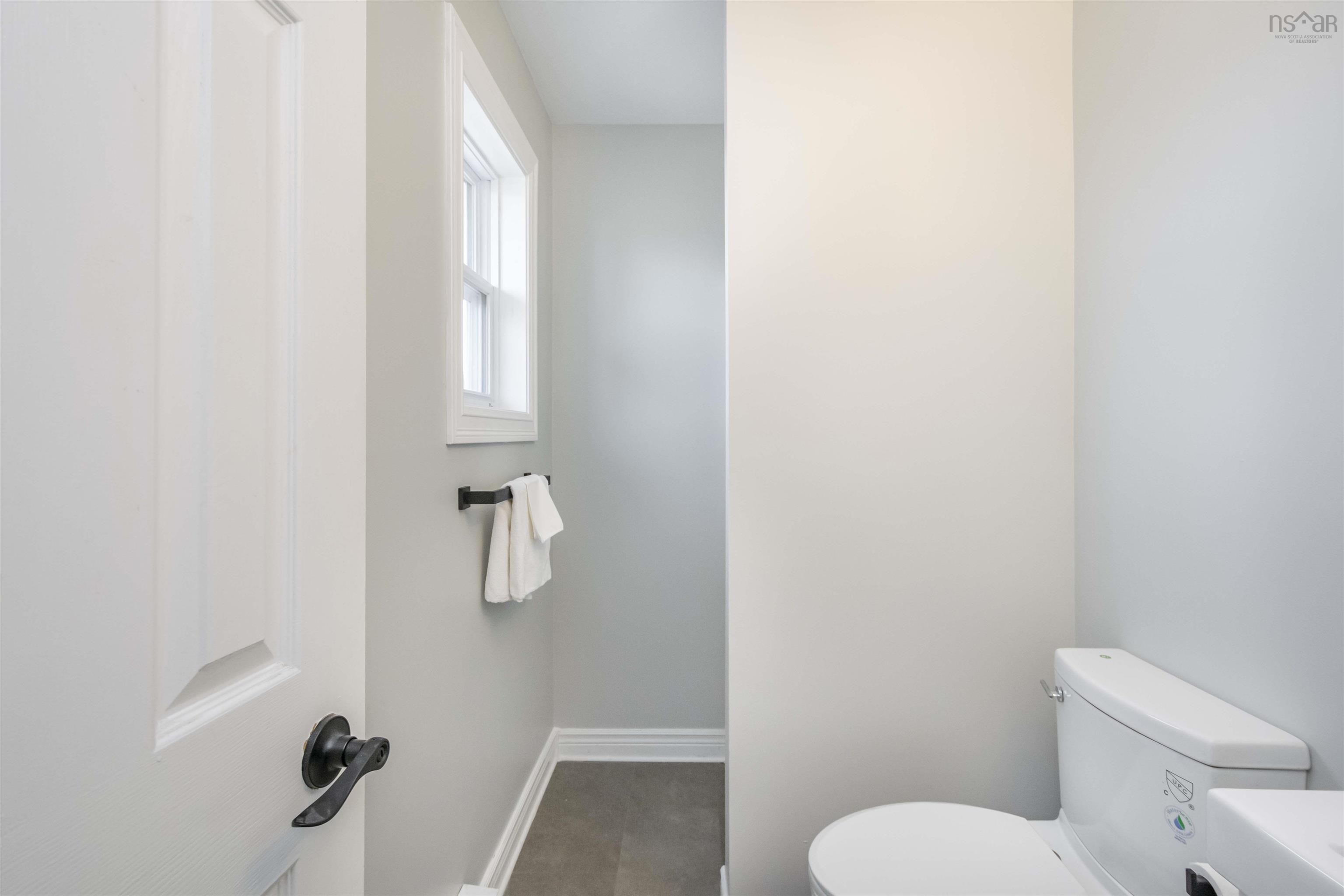 $640,000.00: 671 Basinview Drive, Bedford