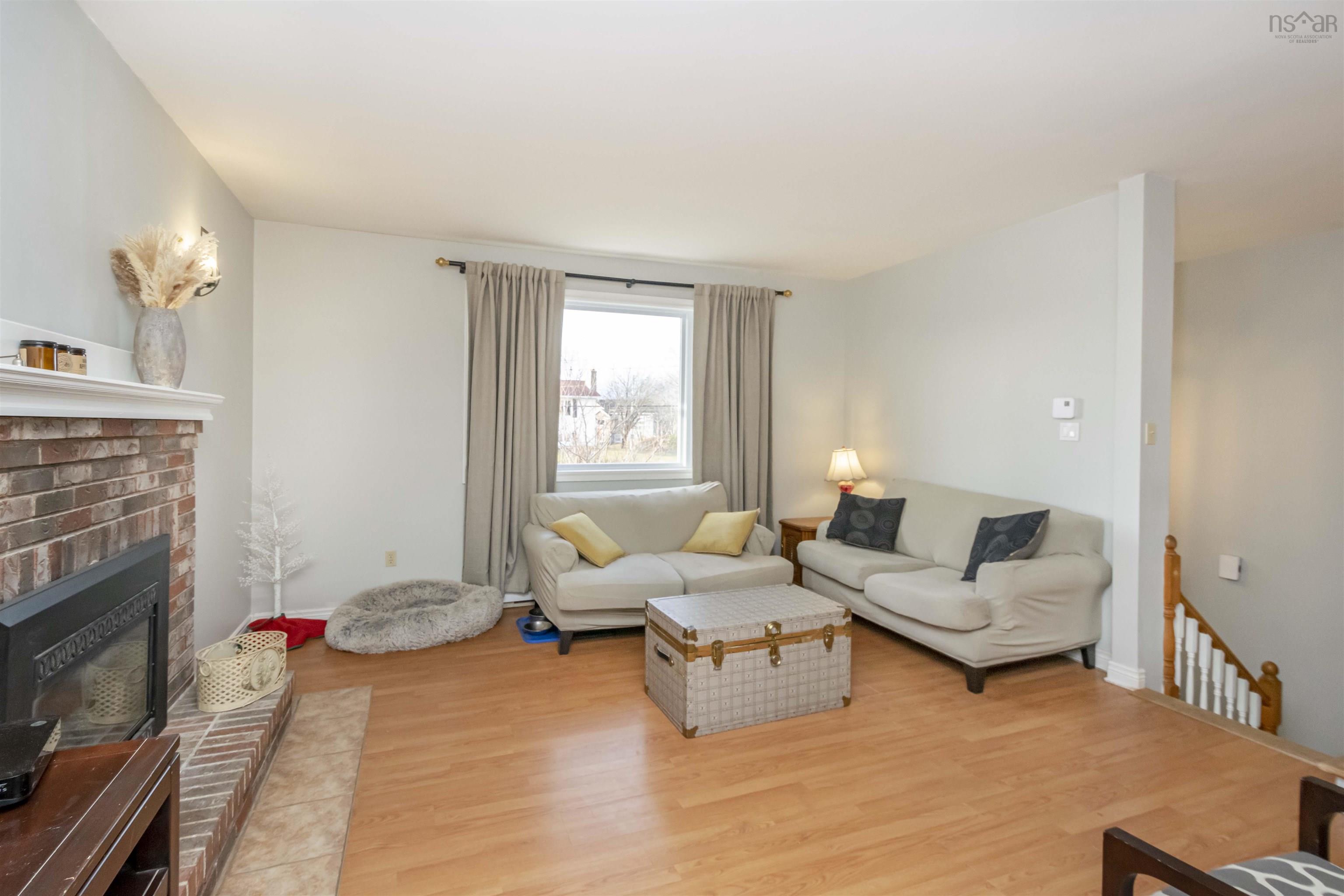 $640,000.00: 671 Basinview Drive, Bedford