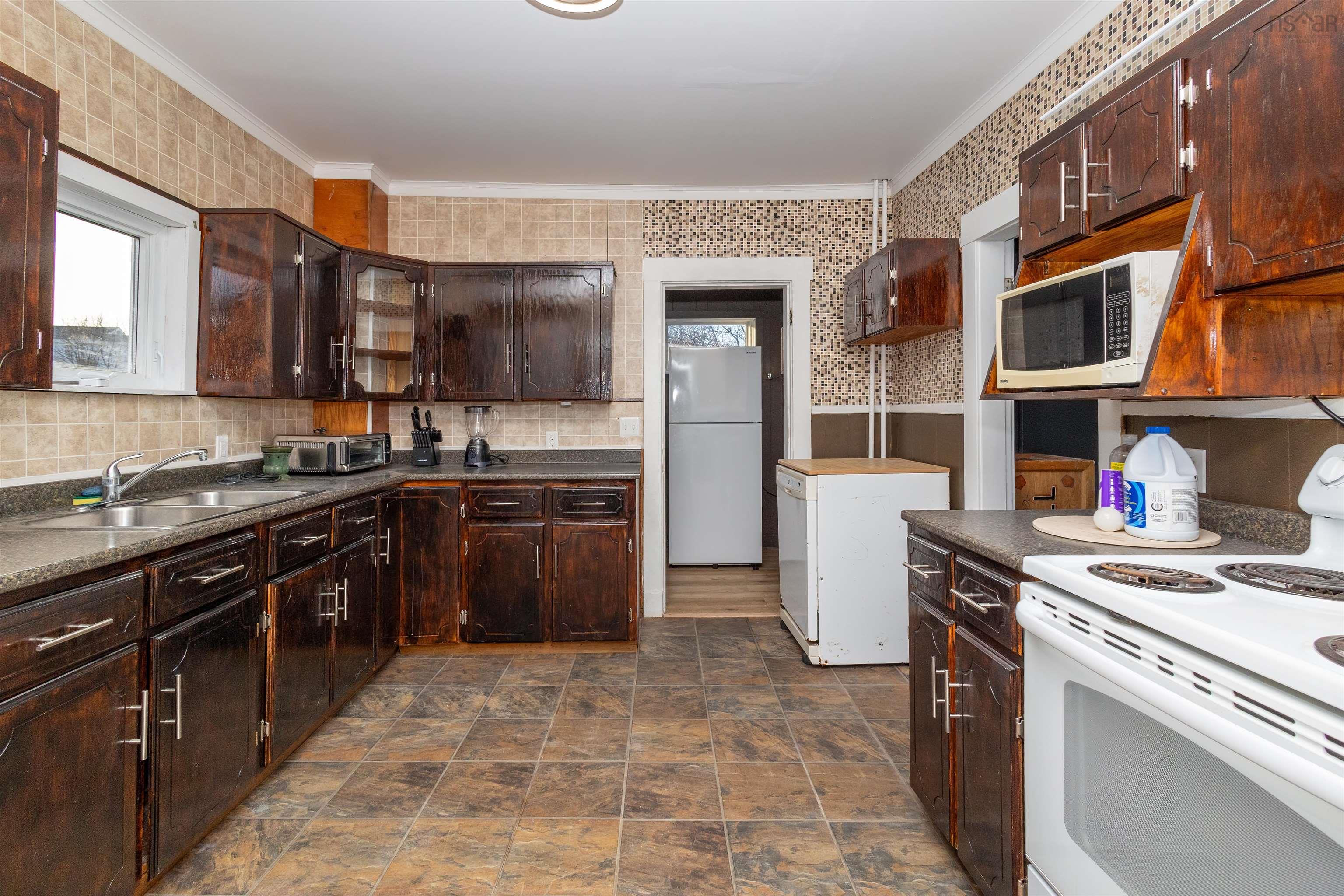 $204,000.00: 405 Hudson Street, New Waterford