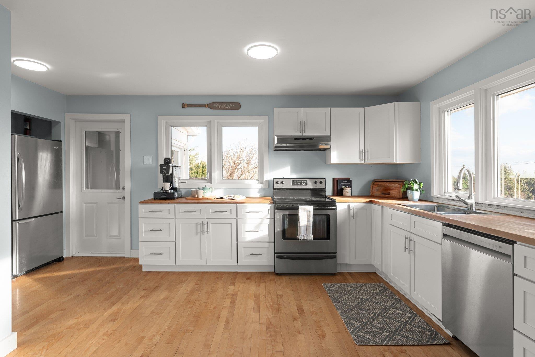 $562,500.00: 2 Westview Drive, Lawrencetown