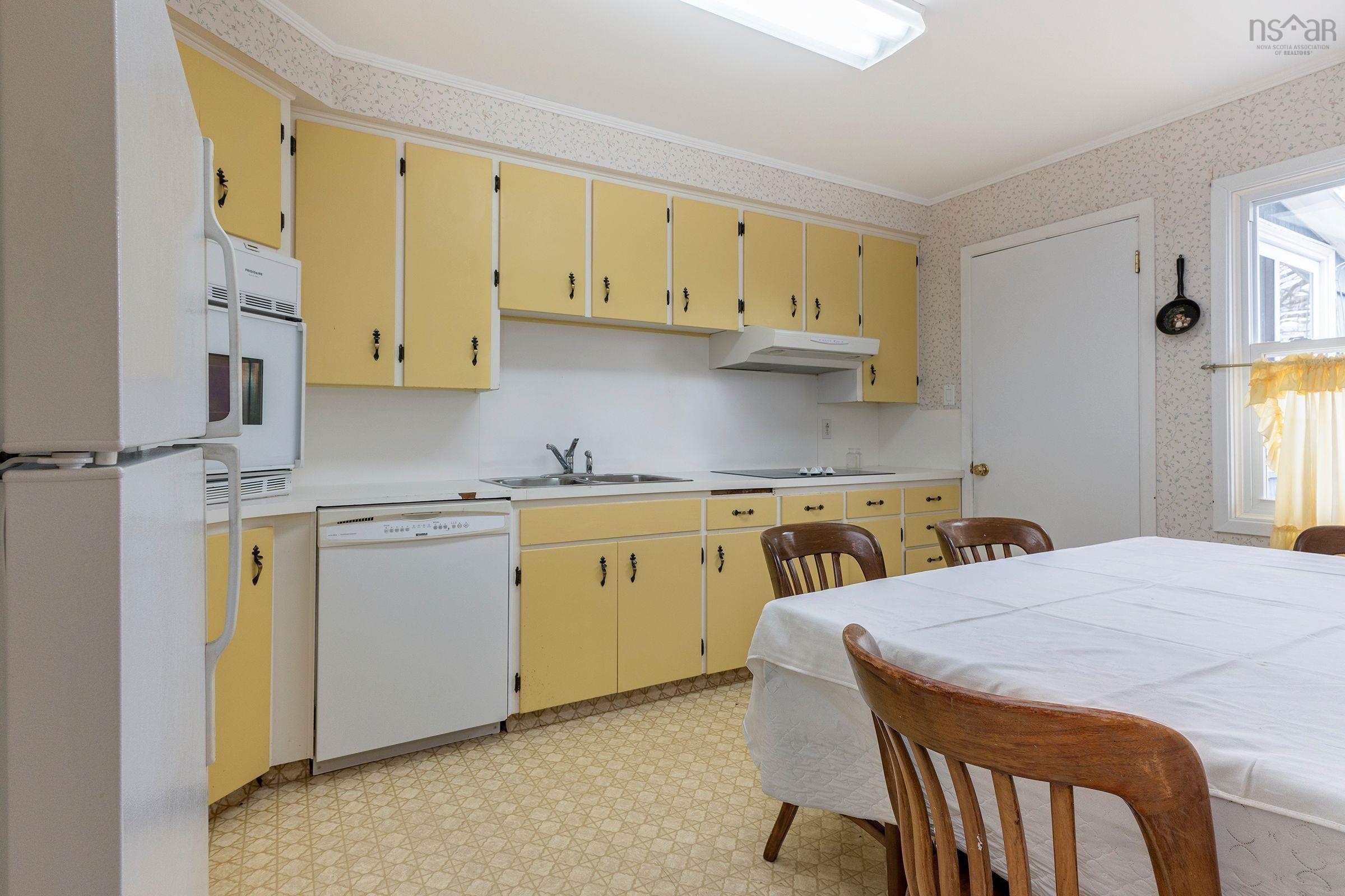 $710,000.00: 1 Shaw Crescent, Halifax