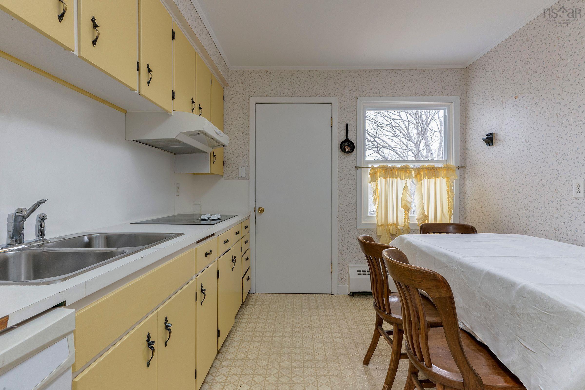 $710,000.00: 1 Shaw Crescent, Halifax