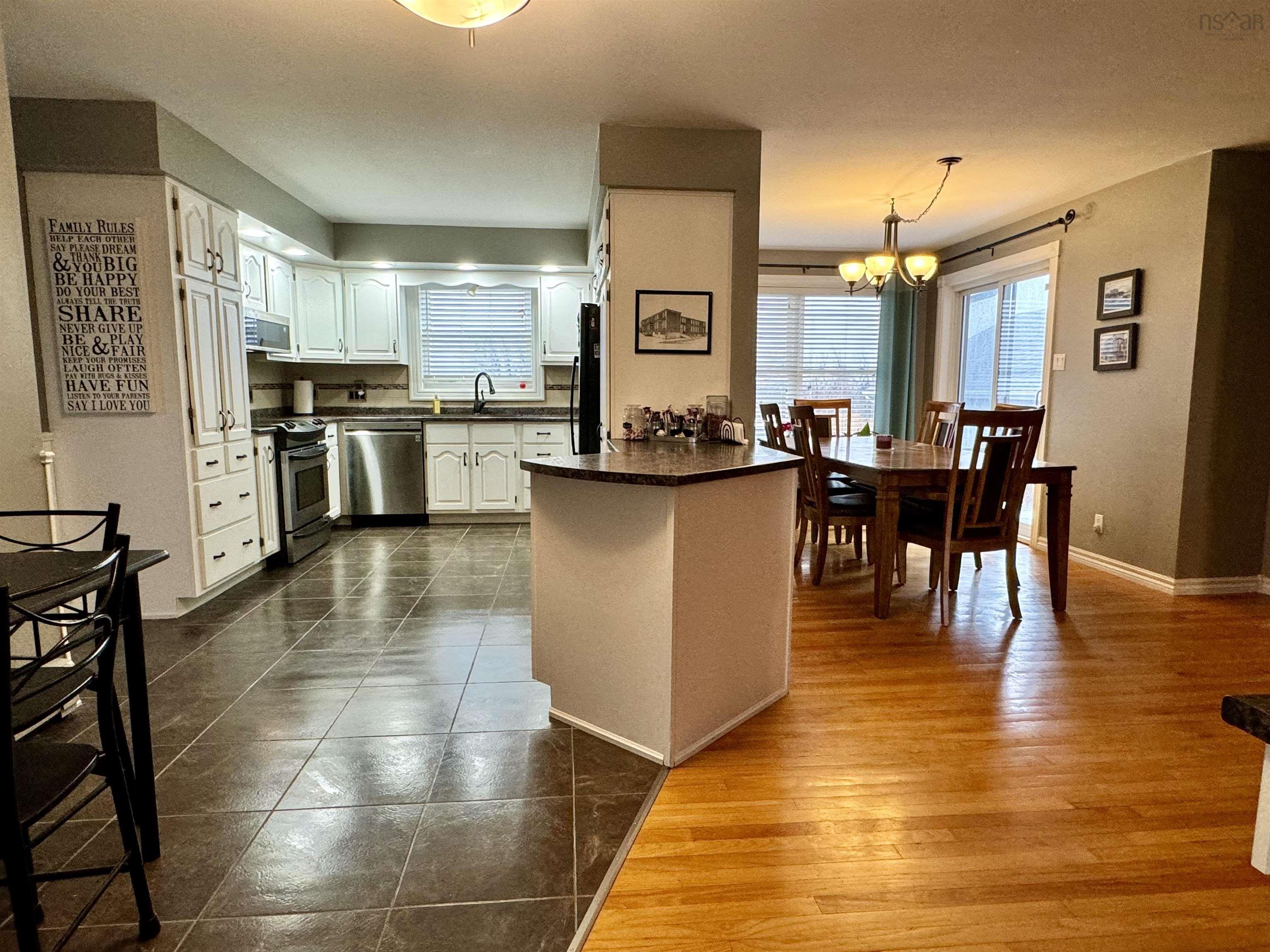 $469,000.00: 213 Neville Street, Dominion