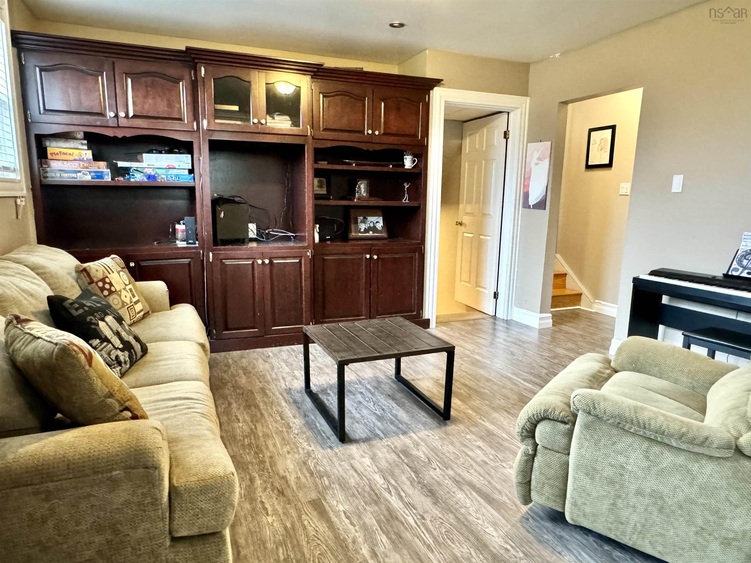 $469,000.00: 213 Neville Street, Dominion