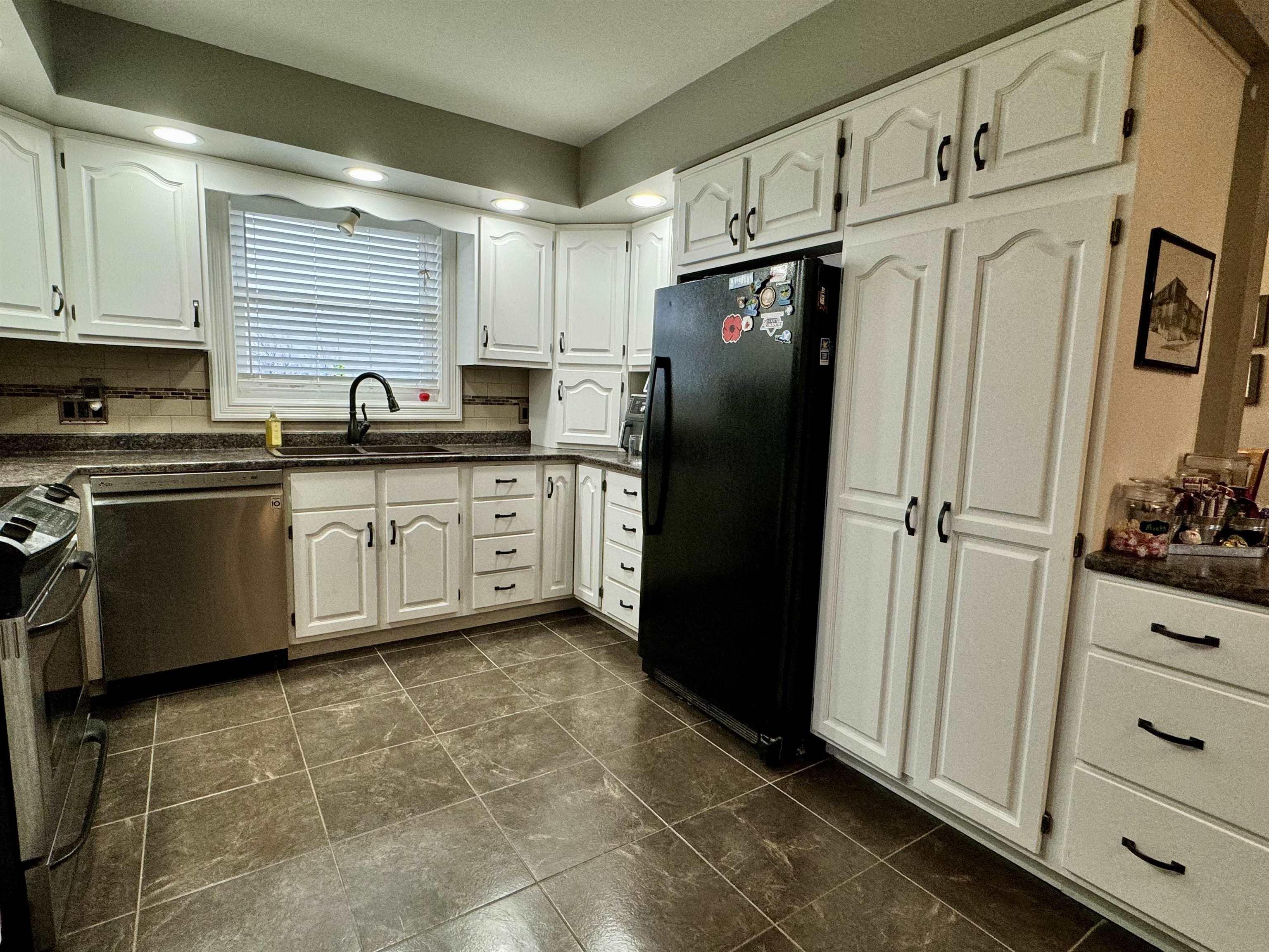 $469,000.00: 213 Neville Street, Dominion