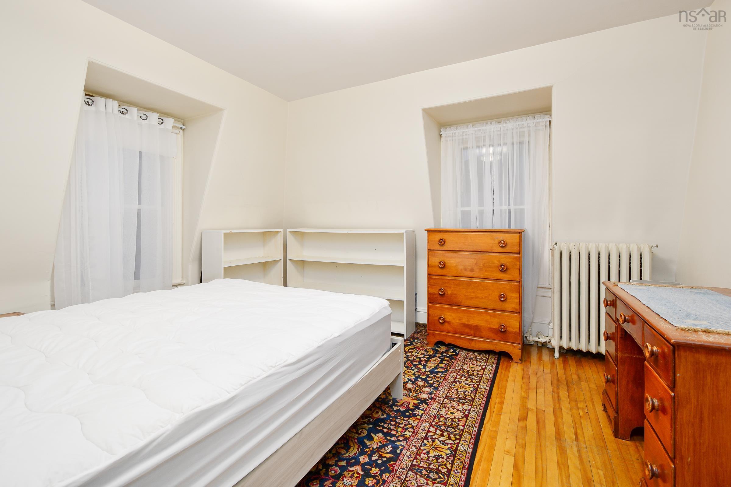 $199,999.00: 190 Whitney, Sydney