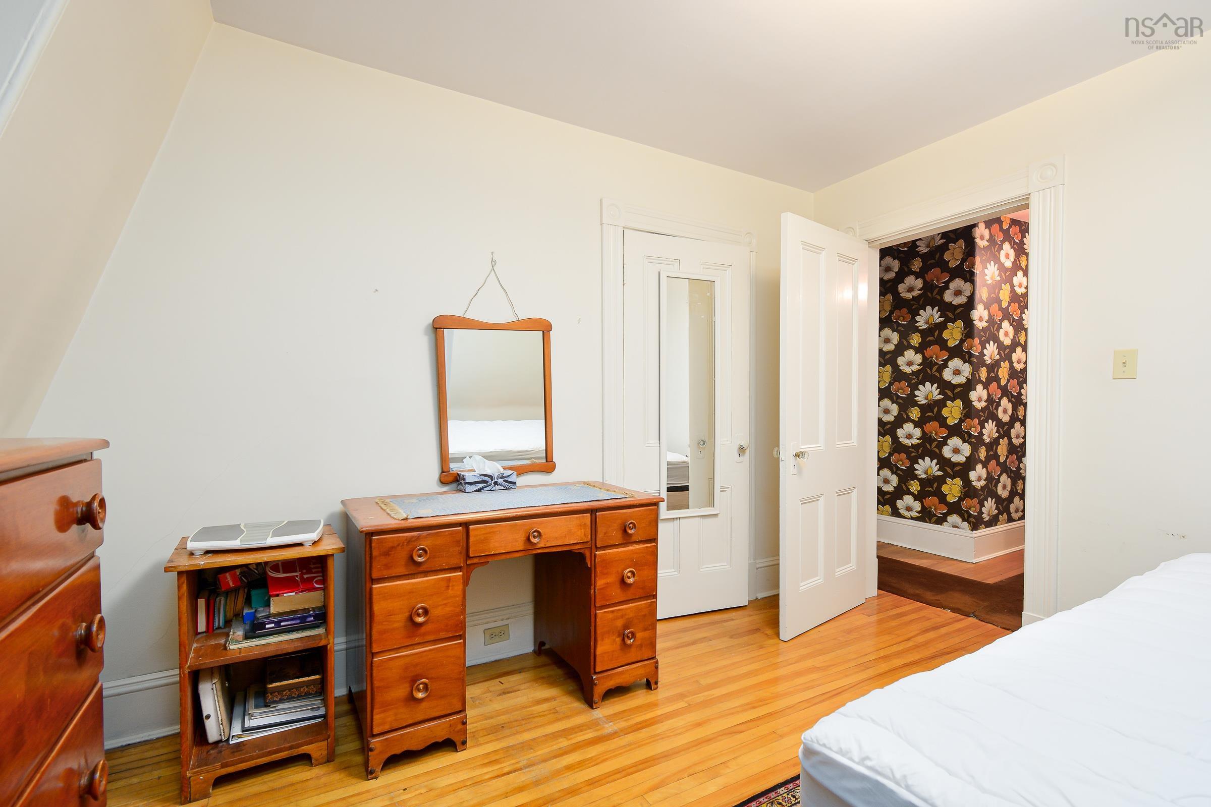 $199,999.00: 190 Whitney, Sydney