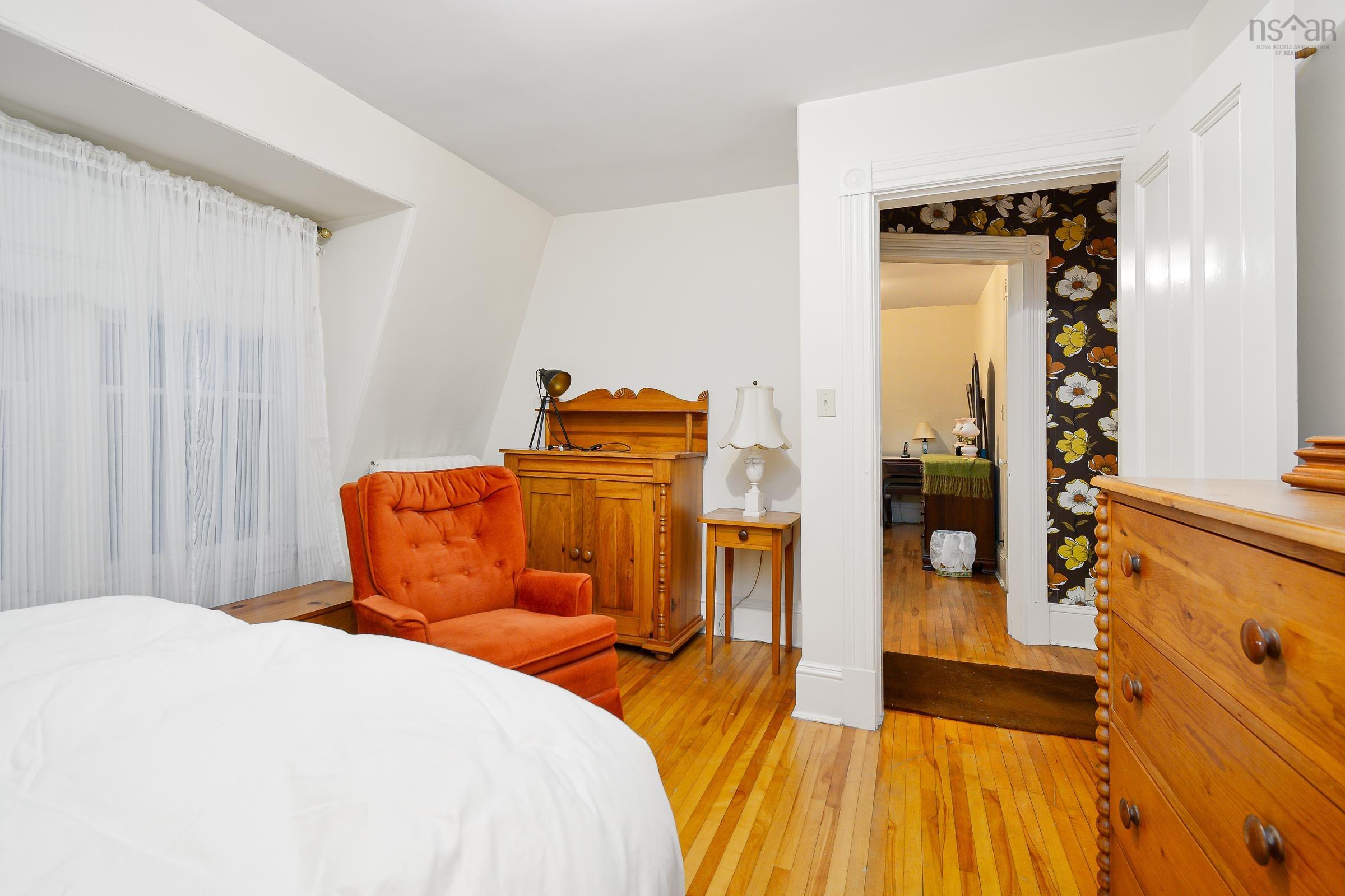 $199,999.00: 190 Whitney, Sydney