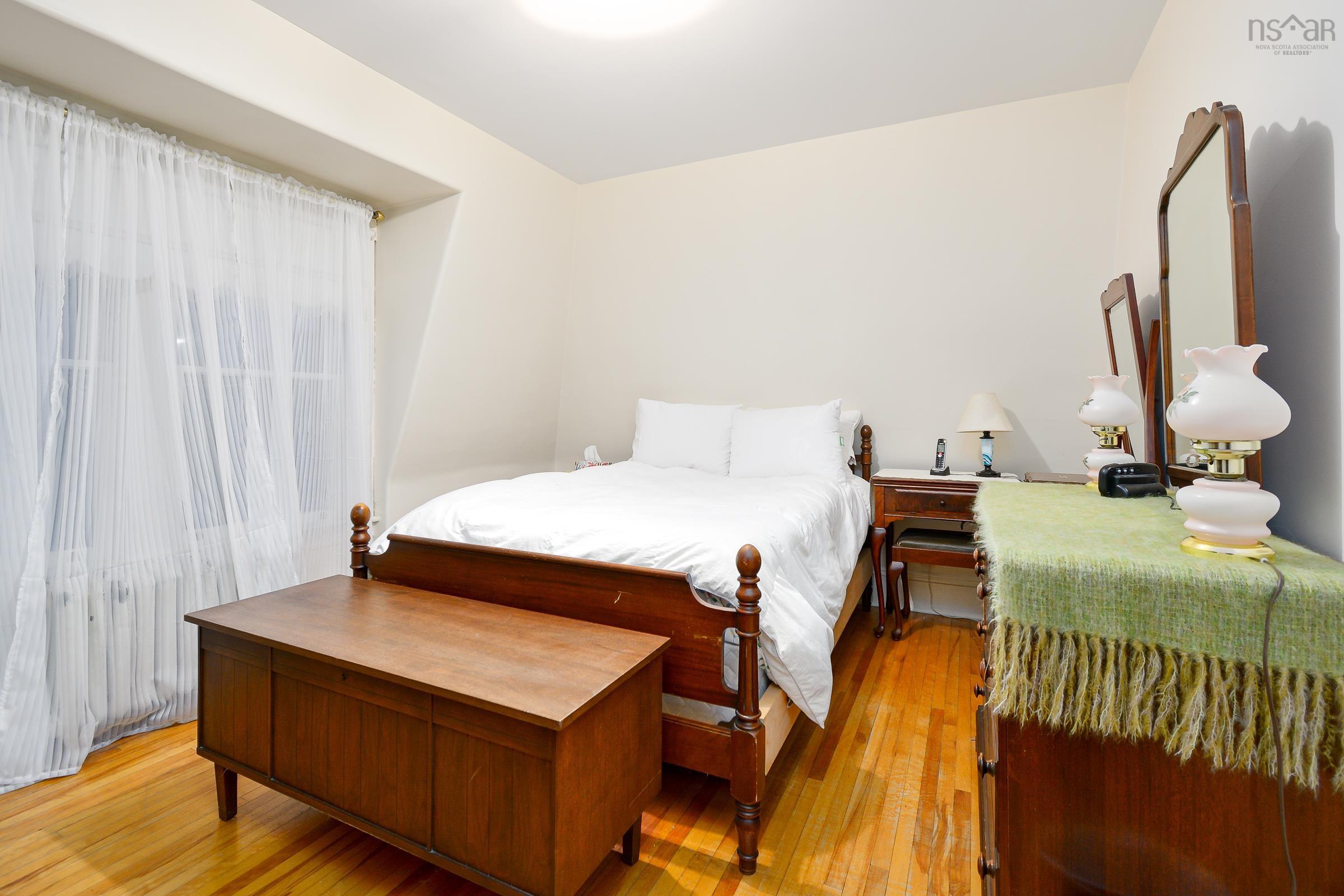 $199,999.00: 190 Whitney, Sydney