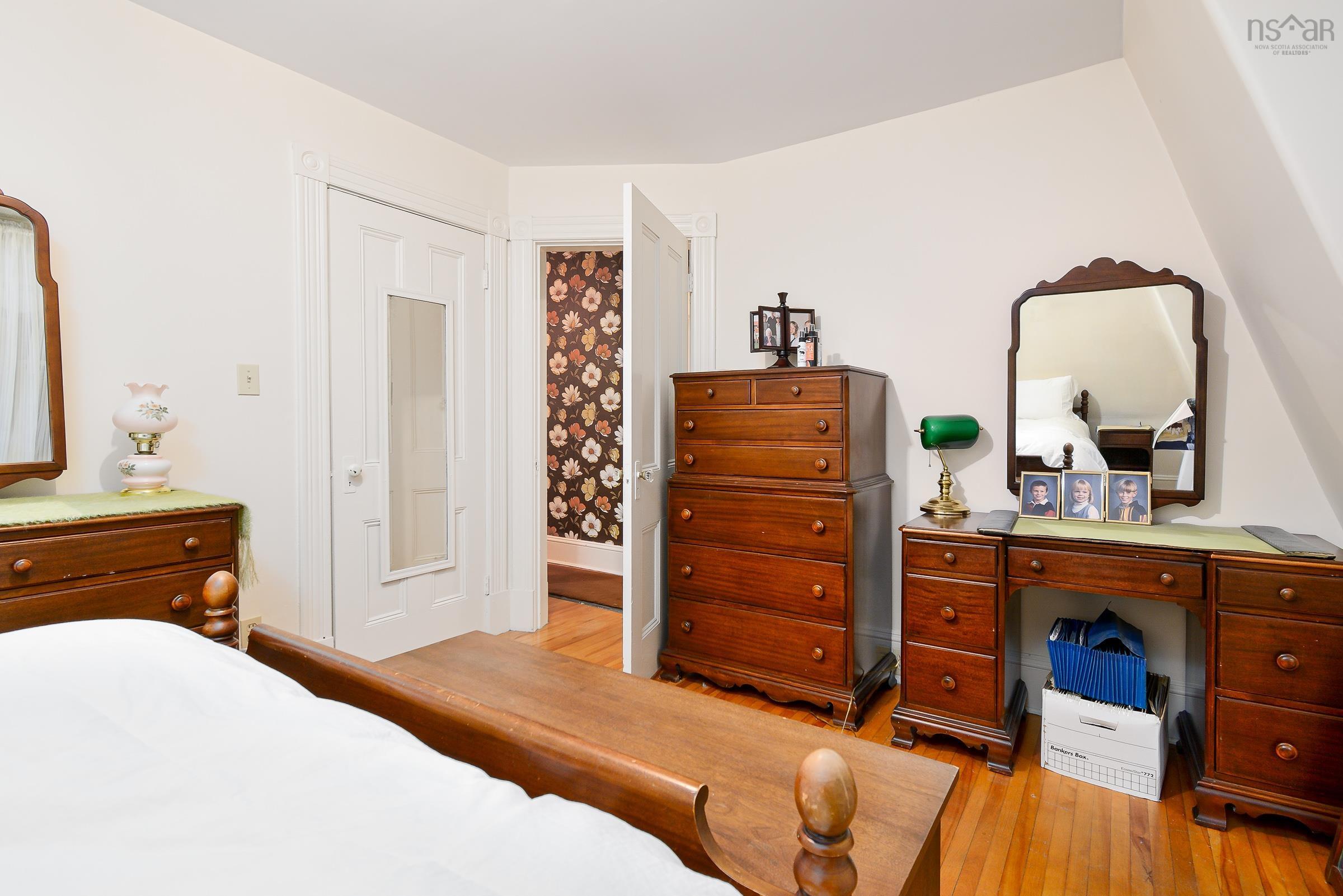 $199,999.00: 190 Whitney, Sydney