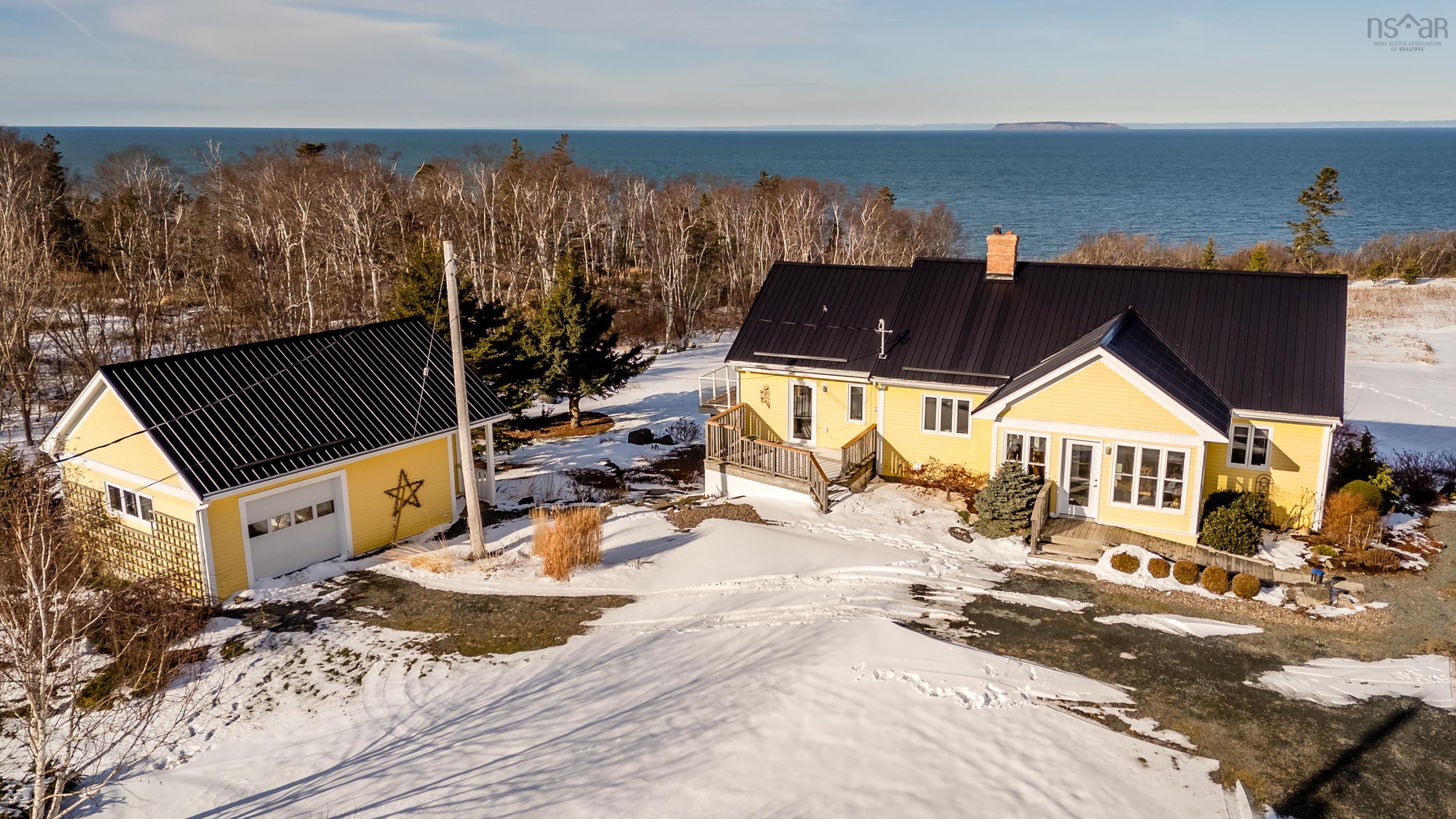 $724,900.00: 416 Shore Road, Ogilvie