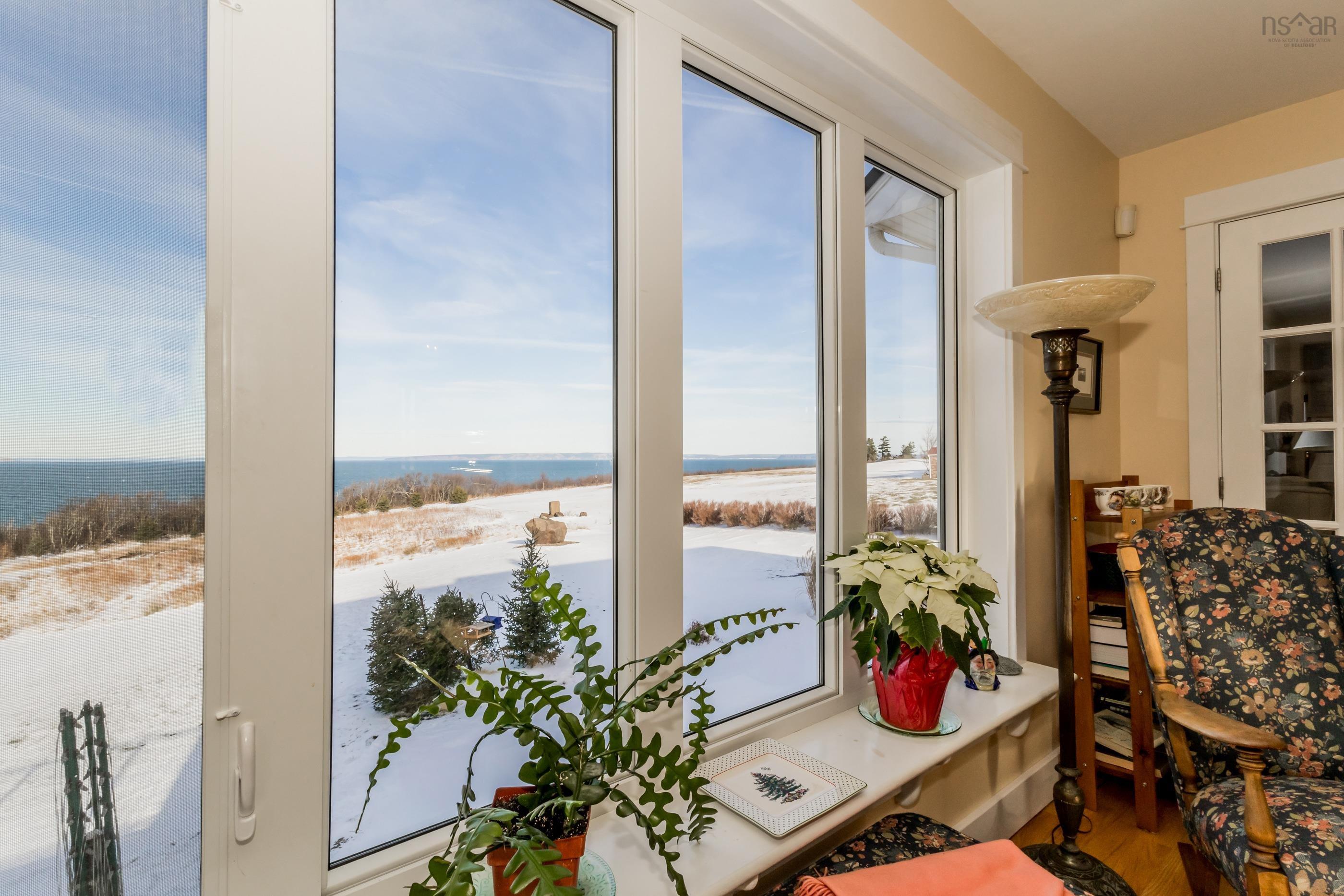$724,900.00: 416 Shore Road, Ogilvie